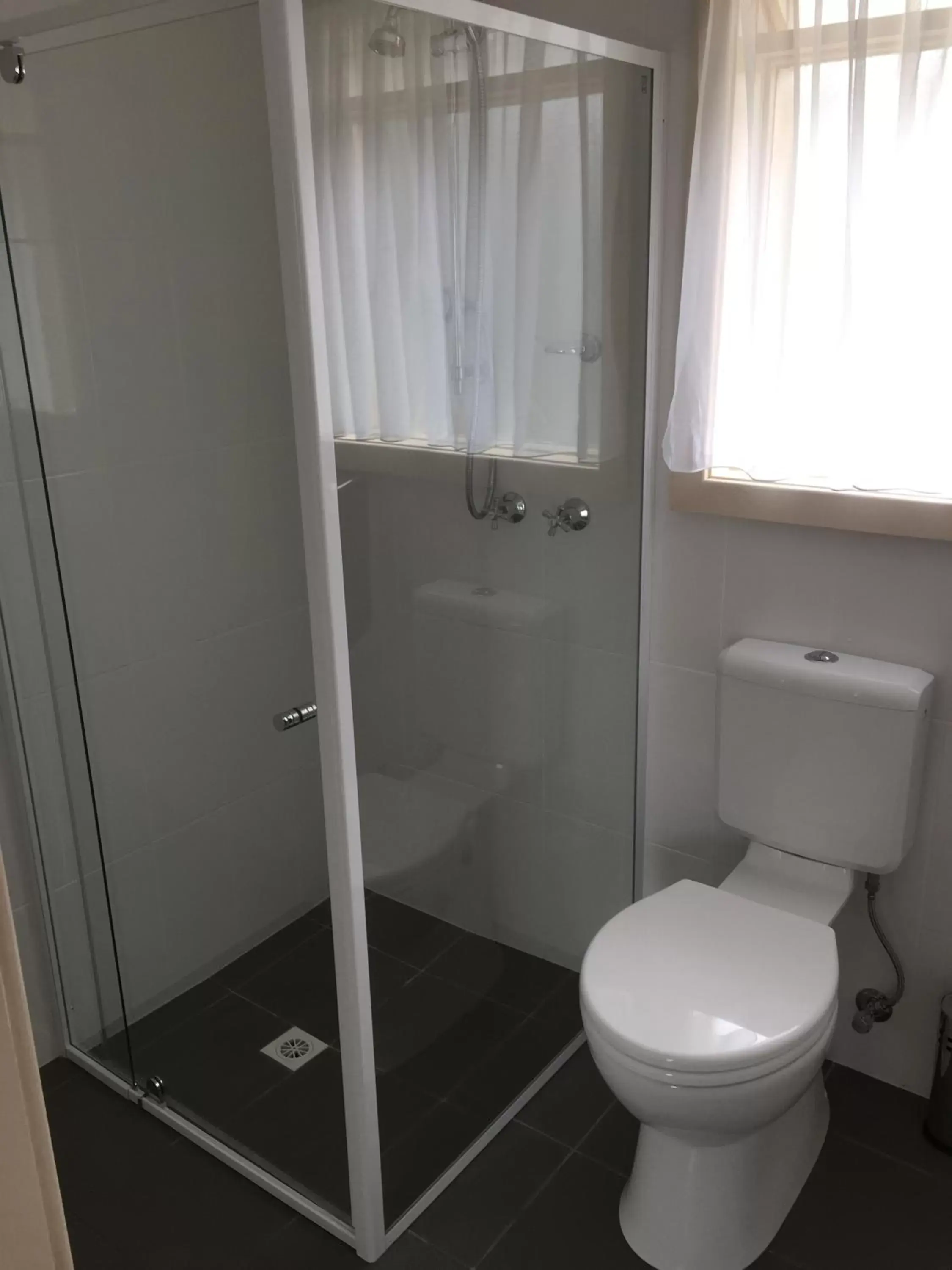 Deluxe Triple Room in Blue Lake Motel Deluxe Triple Room in Blue Lake Motel