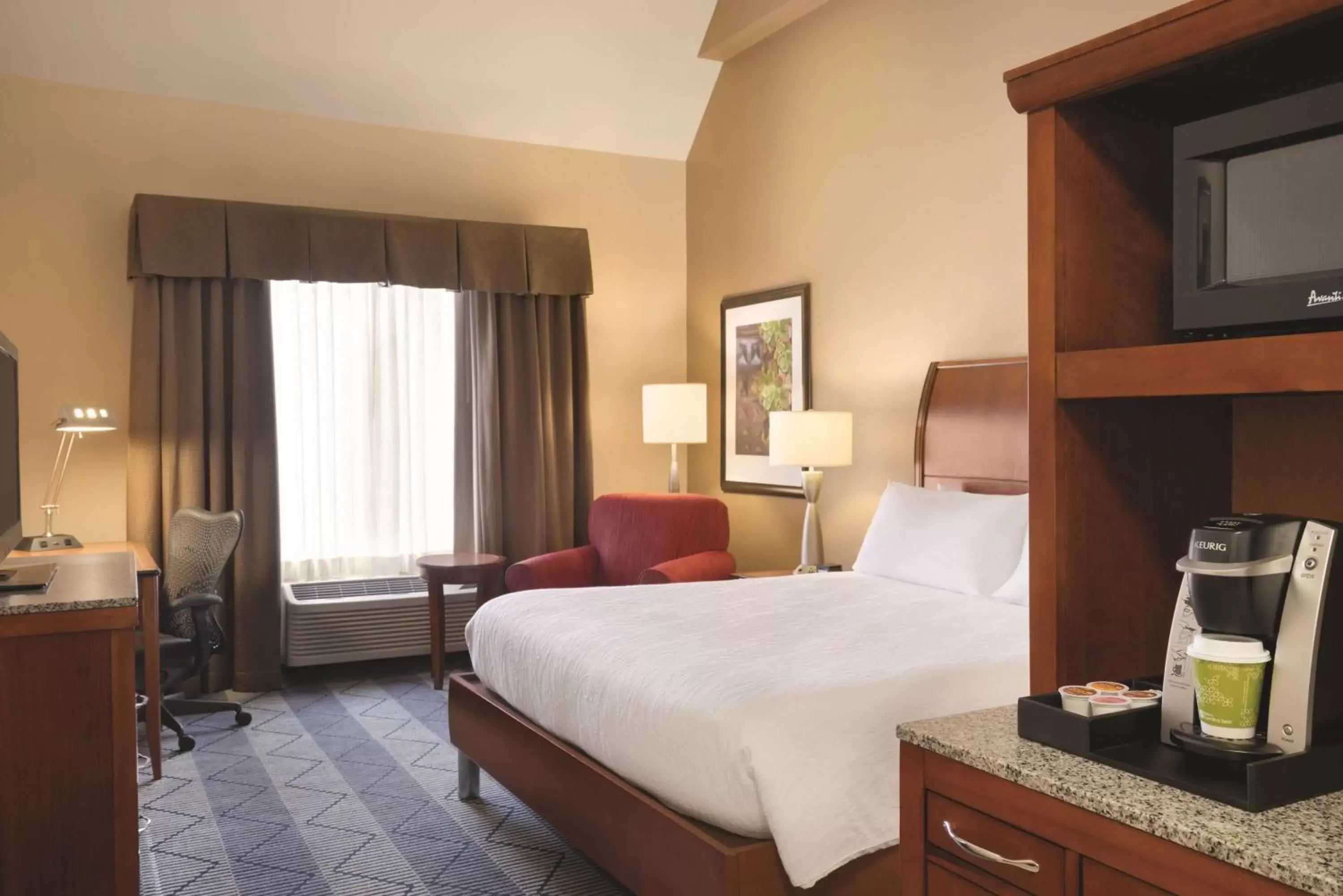 Deluxe King Room in Hilton Garden Inn Lancaster Deluxe King Room in Hilton Garden Inn Lancaster