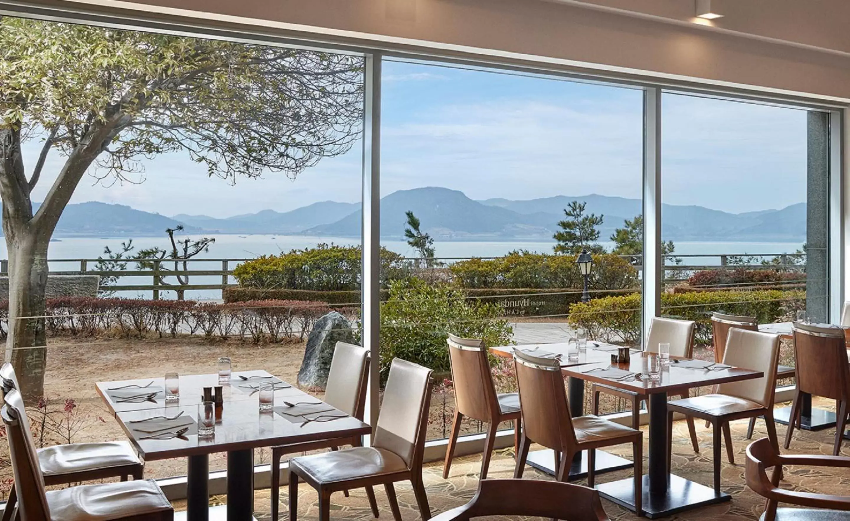 Special Offer - Junior Suite Twin Room - Sea View with Free Breakfast for 2 People in Hotel Hyundai by Lahan Mokpo Special Offer - Junior Suite Twin Room - Sea View with Free Breakfast for 2 People in Hotel Hyundai by Lahan Mokpo