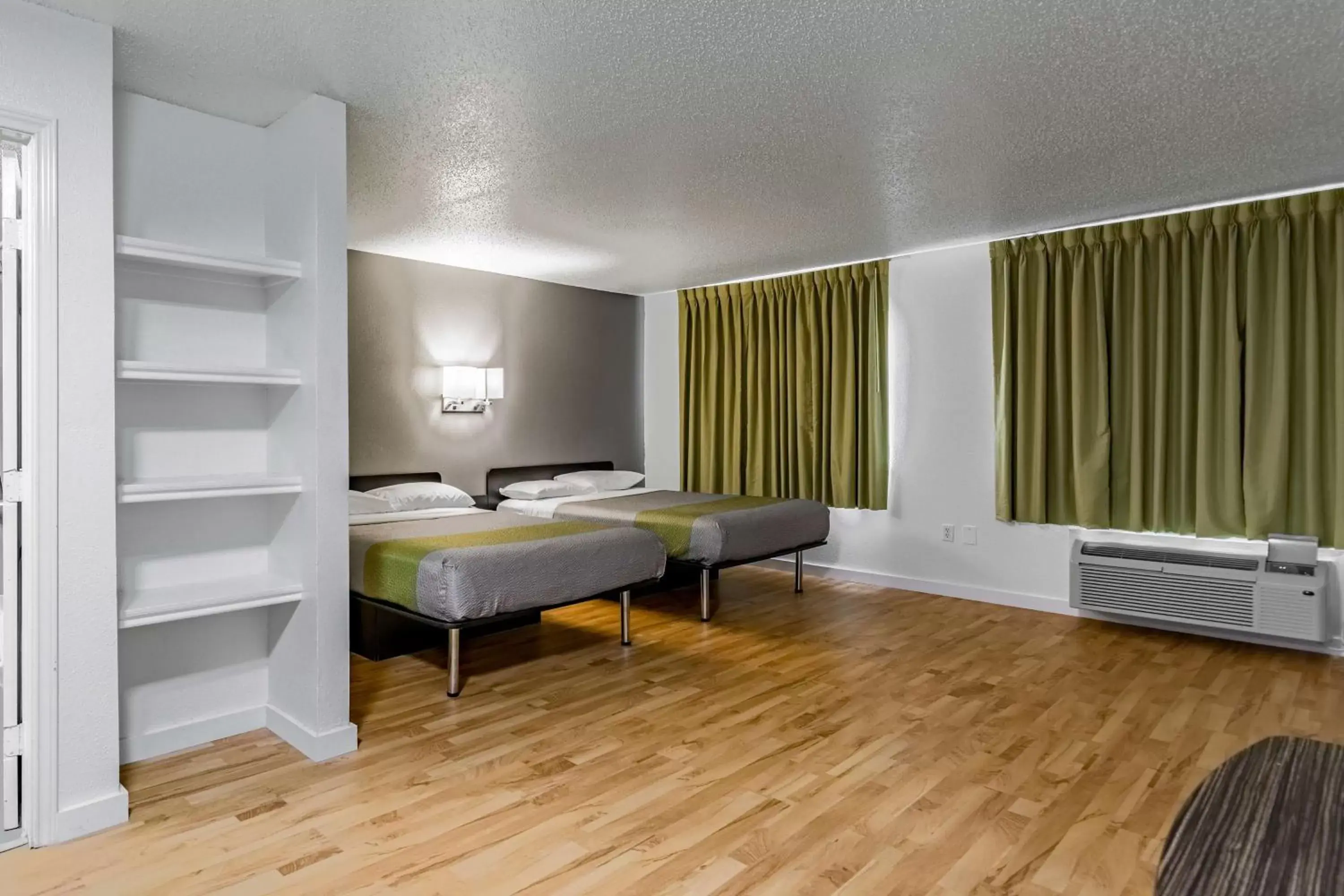 Deluxe Queen Suite - single occupancy - Smoking in Studio 6-Dallas, TX Deluxe Queen Suite - single occupancy - Smoking in Studio 6-Dallas, TX