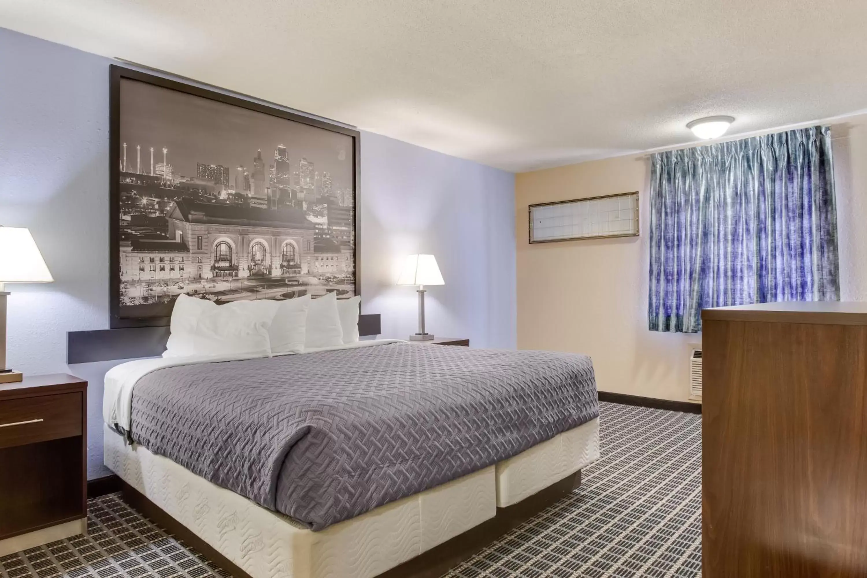 Standard King Room - Non Smoking in Econo Lodge Standard King Room - Non Smoking in Econo Lodge