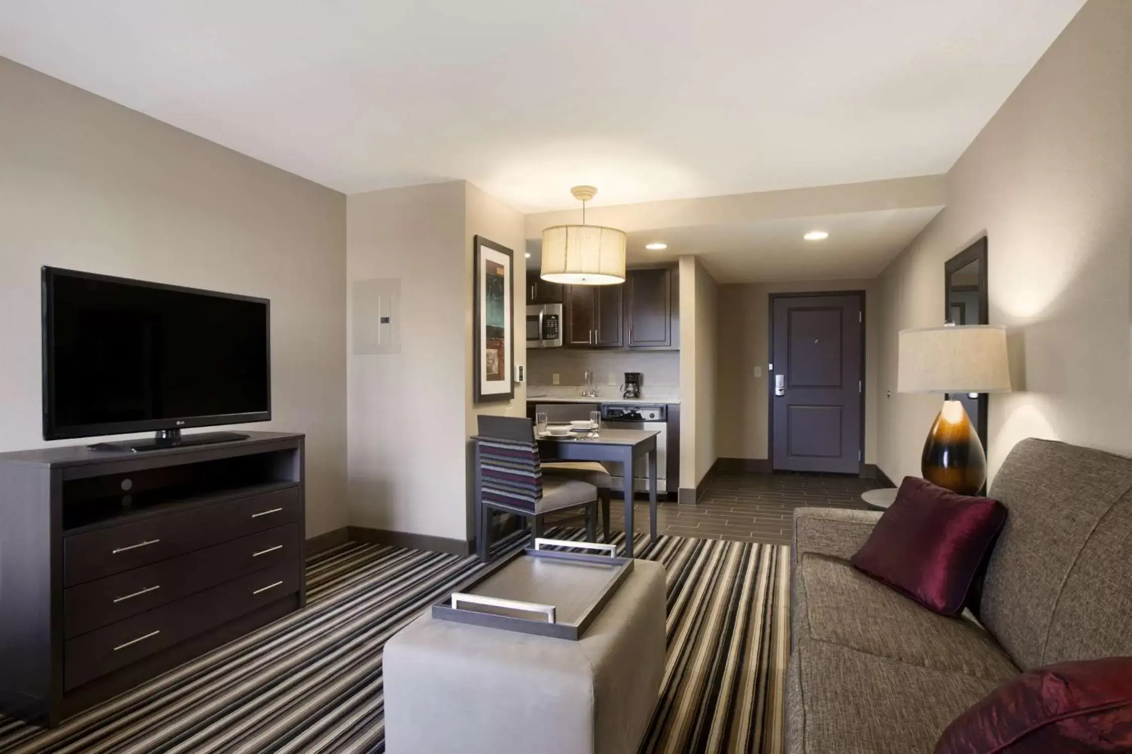 One-Bedroom Queen Suite - Non-Smoking in Homewood Suites by Hilton Columbus OSU, OH One-Bedroom Queen Suite - Non-Smoking in Homewood Suites by Hilton Columbus OSU, OH