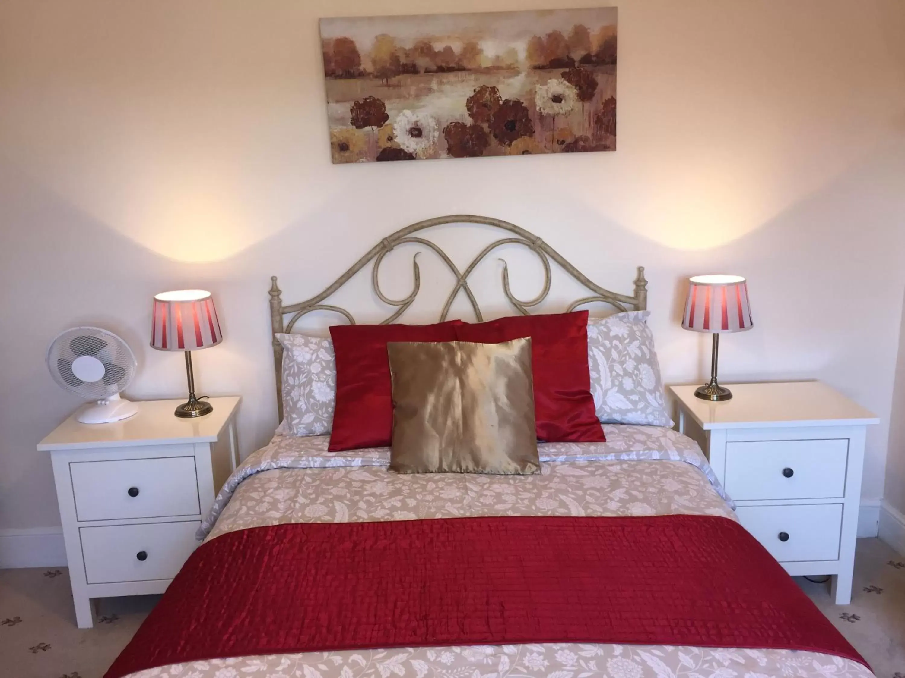 Double Room with Private Bathroom in Shrubbery Guest House Double Room with Private Bathroom in Shrubbery Guest House