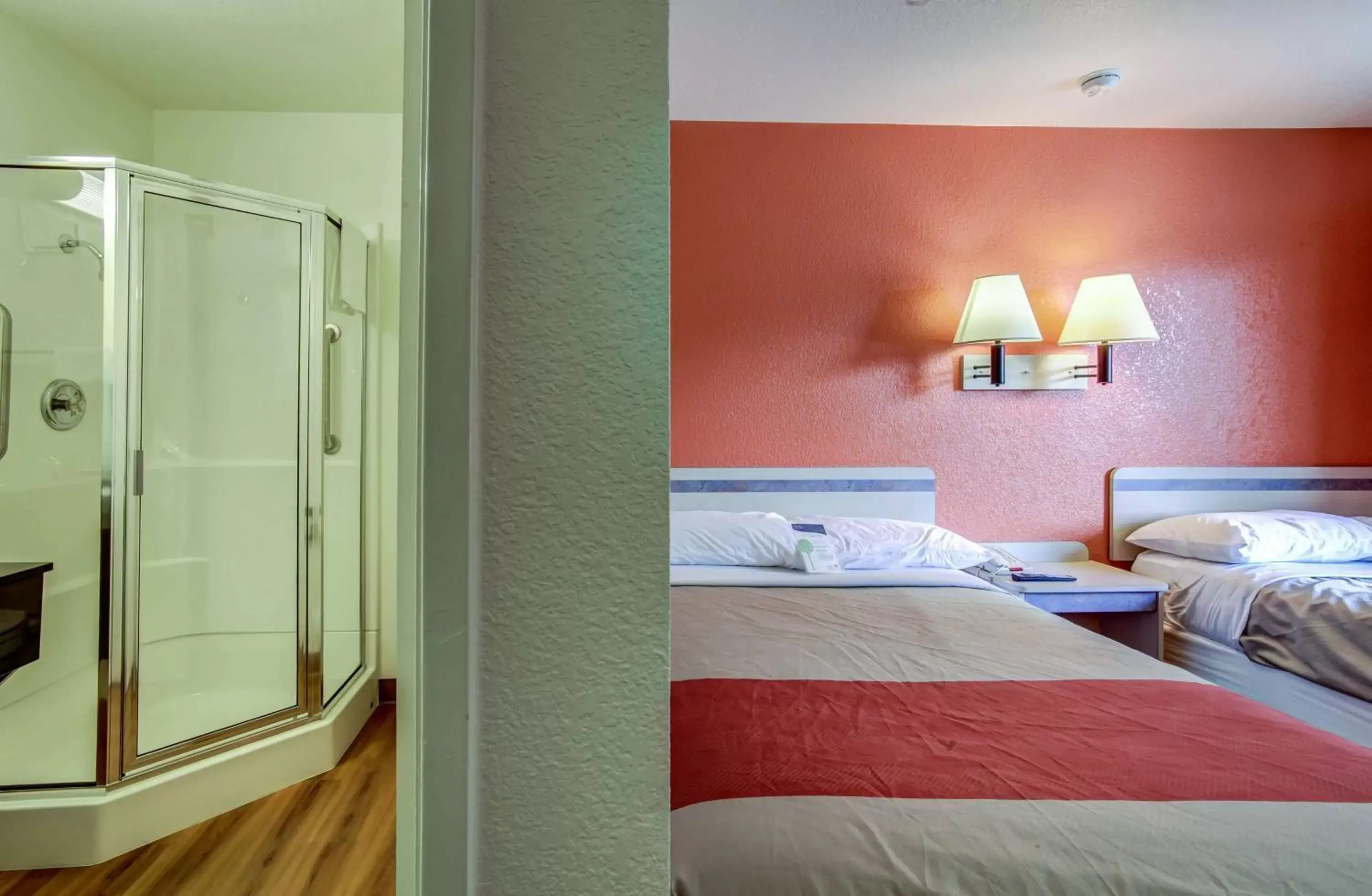 Quadruple Room in Motel 6-Grants Pass, OR Quadruple Room in Motel 6-Grants Pass, OR