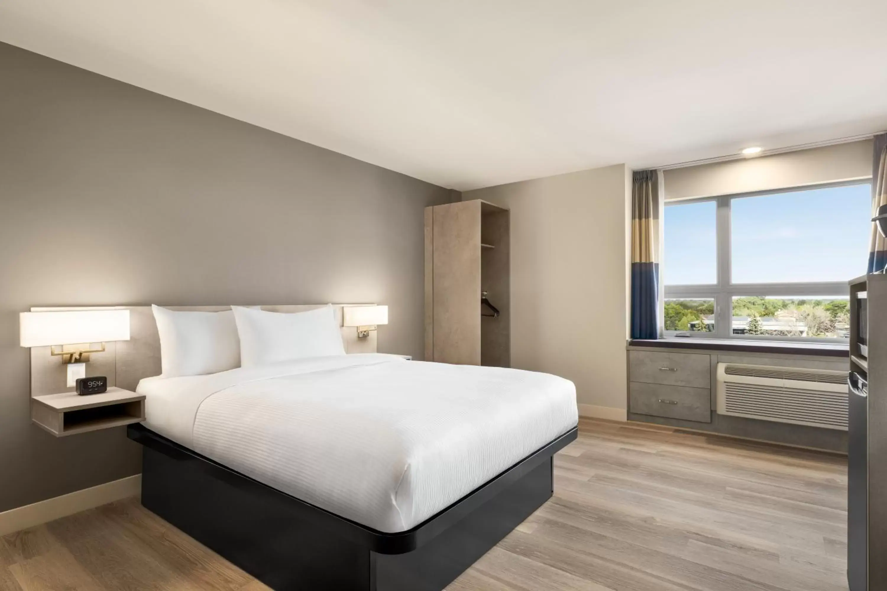 1 Queen Bed, Mobility Accessible Room, Roll-in Shower, Non-Smoking in Microtel Inn & Suites Dorval QC 1 Queen Bed, Mobility Accessible Room, Roll-in Shower, Non-Smoking in Microtel Inn & Suites Dorval QC