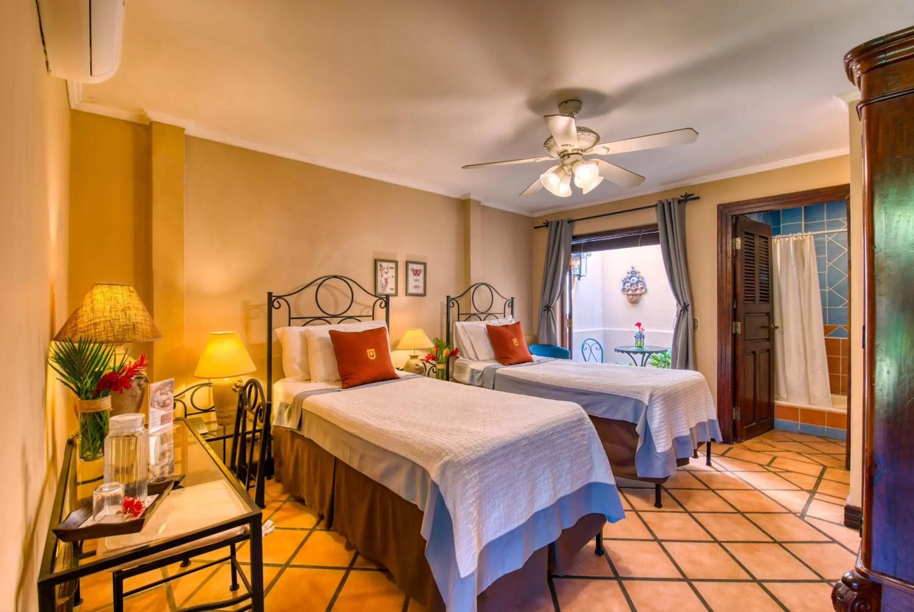 Superior Twin Room - single occupancy in Hotel Los Robles, Managua, Nicaragua Superior Twin Room - single occupancy in Hotel Los Robles, Managua, Nicaragua