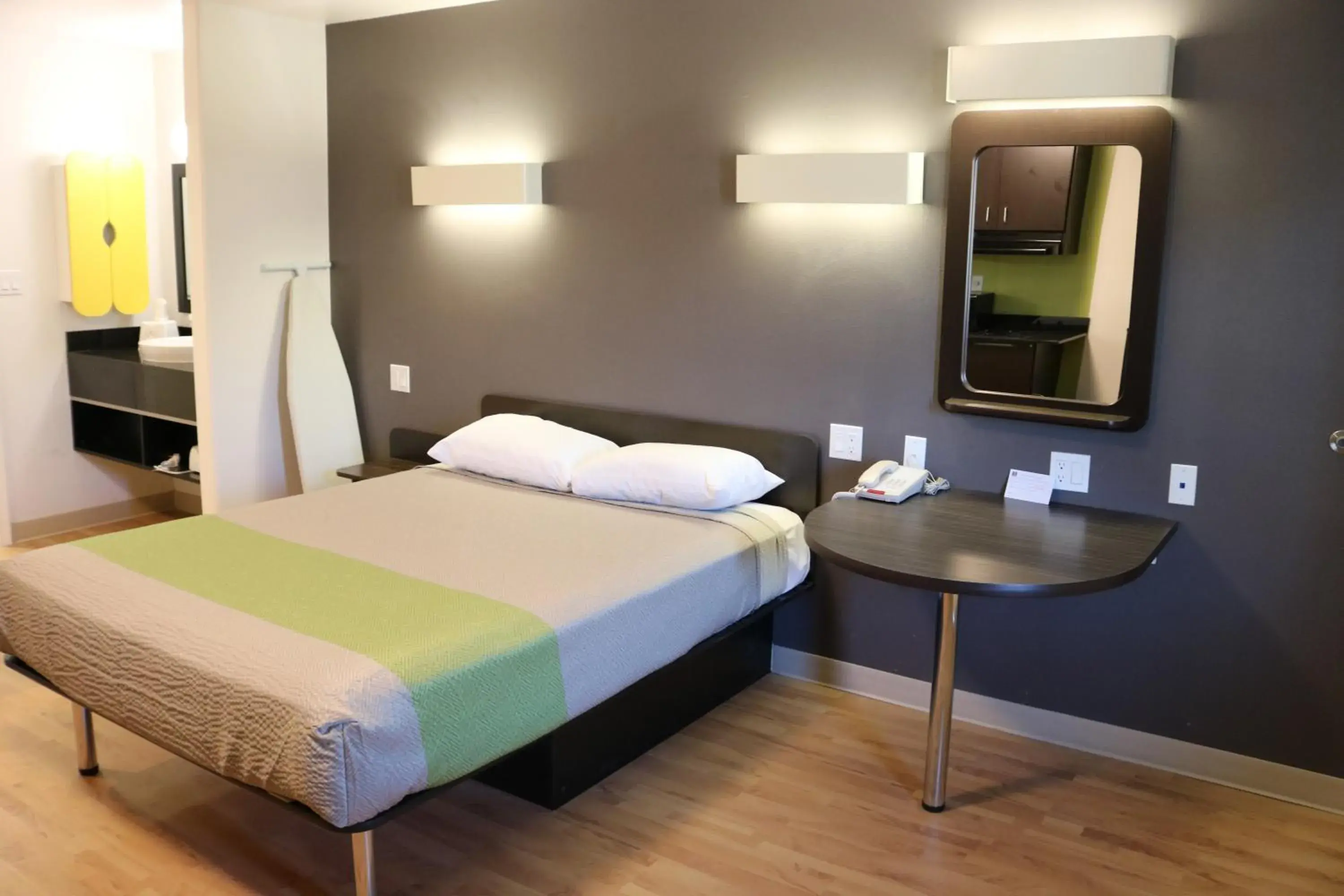 Studio with Spa Bath in Studio 6 Victorville - Apple Valley Studio with Spa Bath in Studio 6 Victorville - Apple Valley