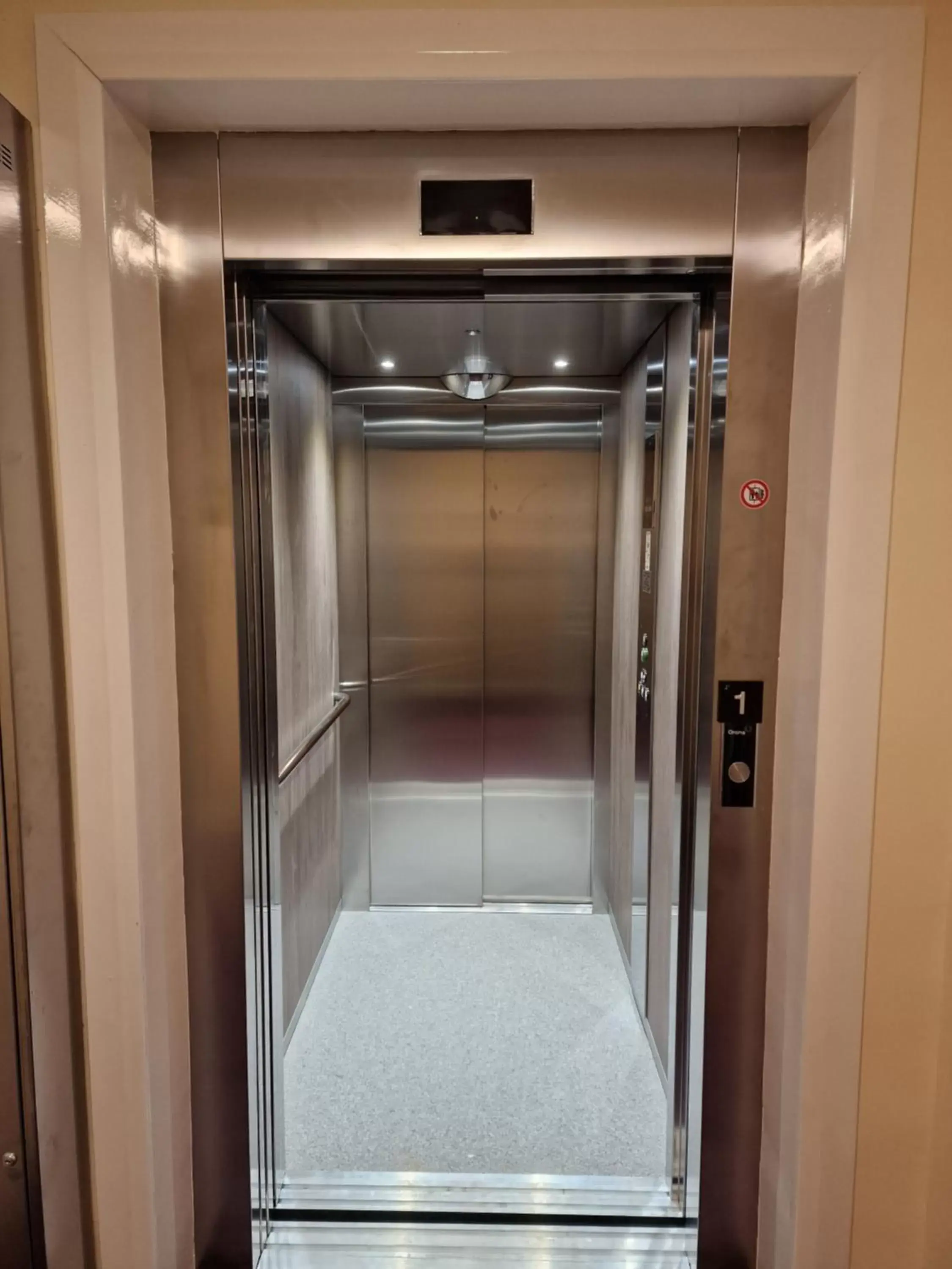 Comfort Triple Room with Shower in Home Inn Comfort Triple Room with Shower in Home Inn