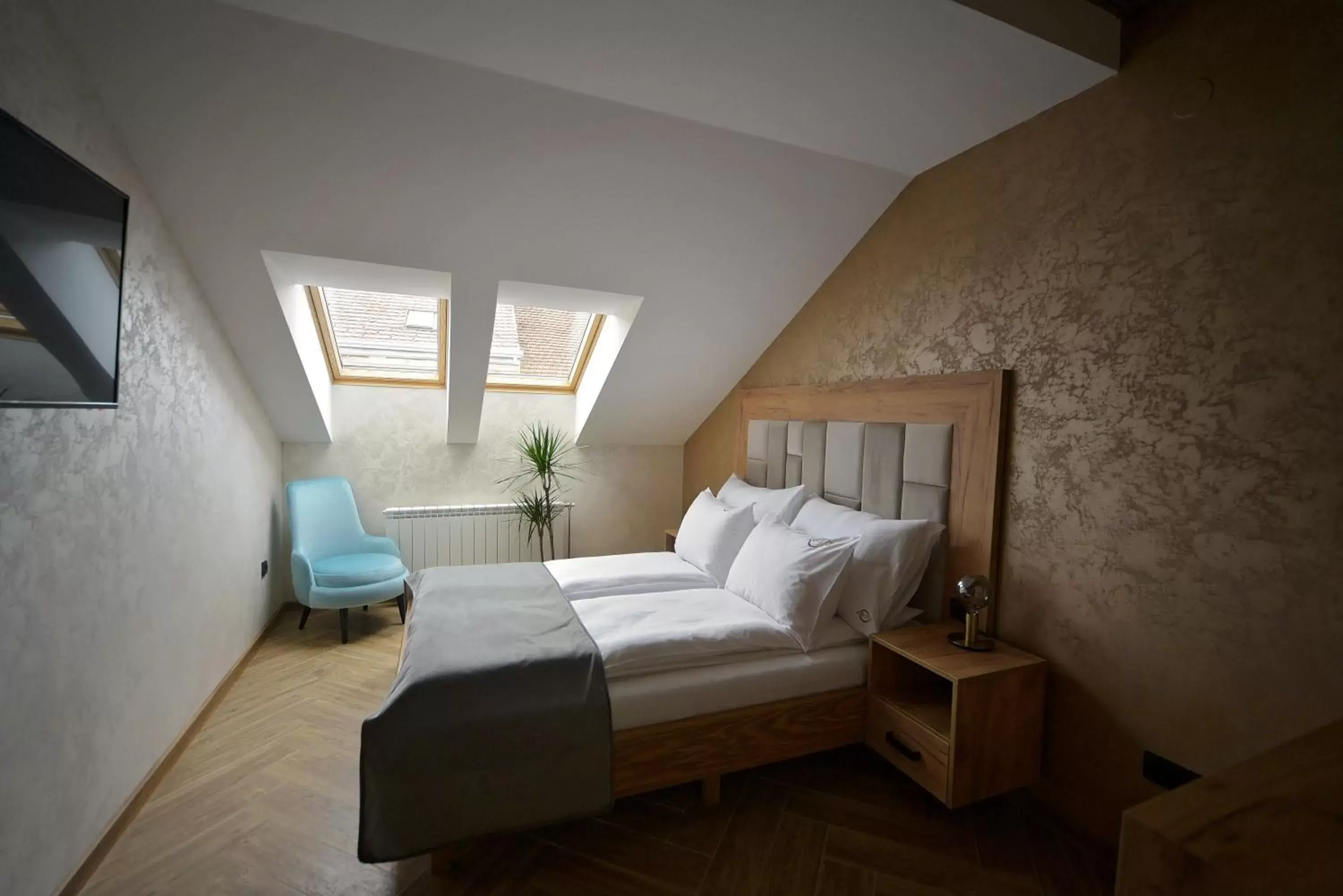 Double Room in Corso Rooms City Centre Double Room in Corso Rooms City Centre