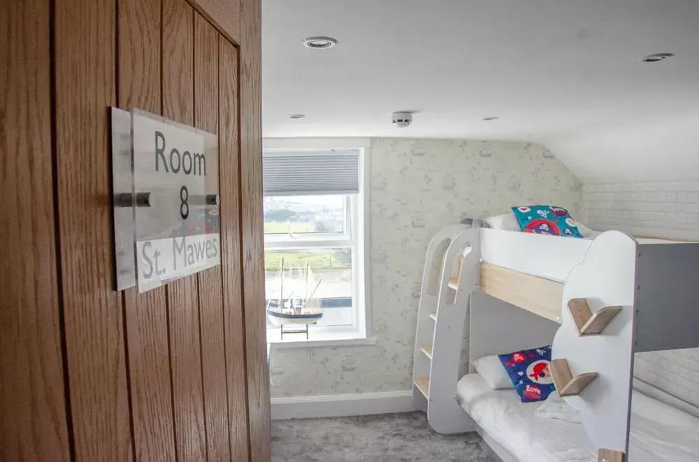 Family Room (2 Adults + 2 Children) in The Bay View Inn Family Room (2 Adults + 2 Children) in The Bay View Inn