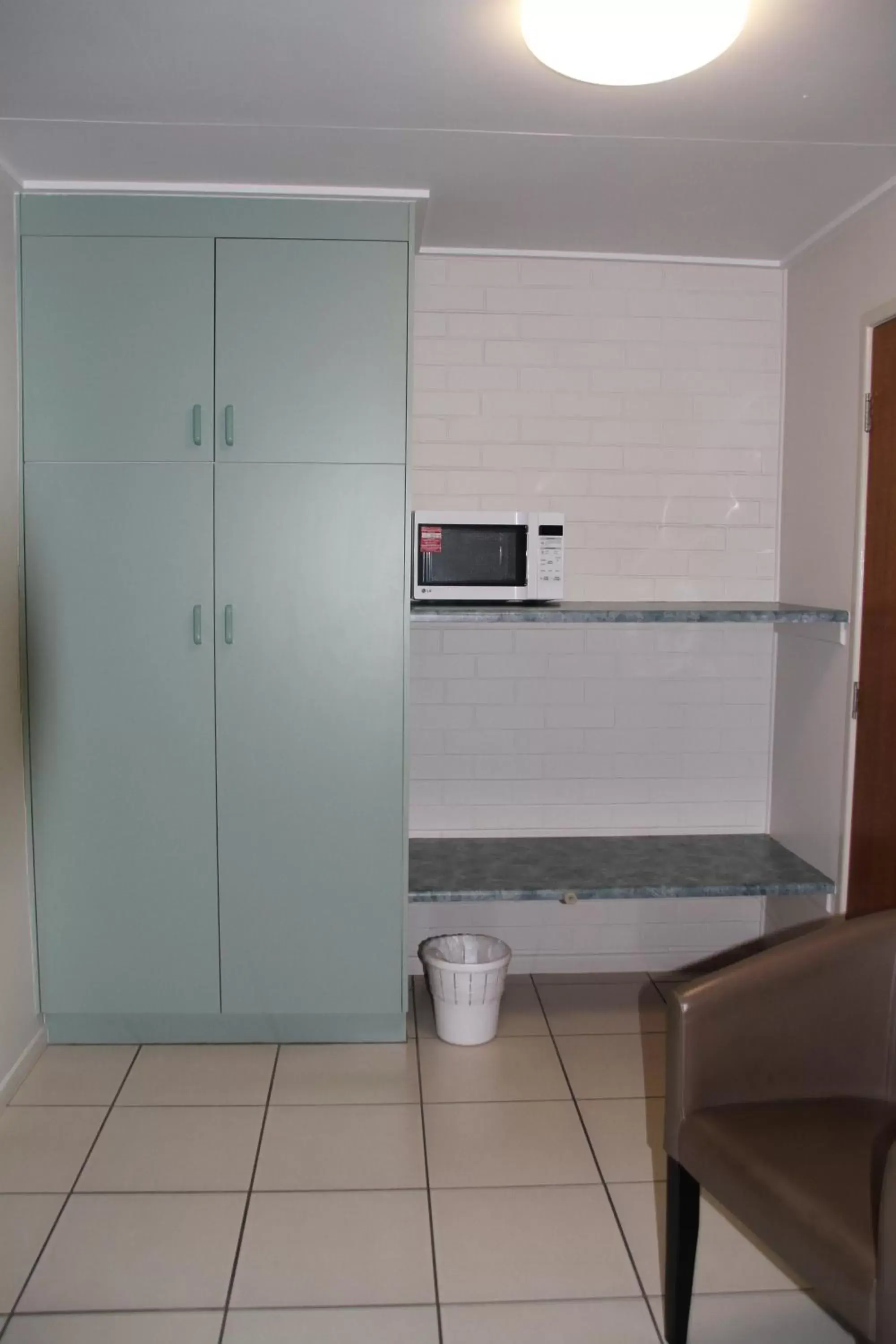 Standard Queen Room in Emerald Highlands Motel Standard Queen Room in Emerald Highlands Motel