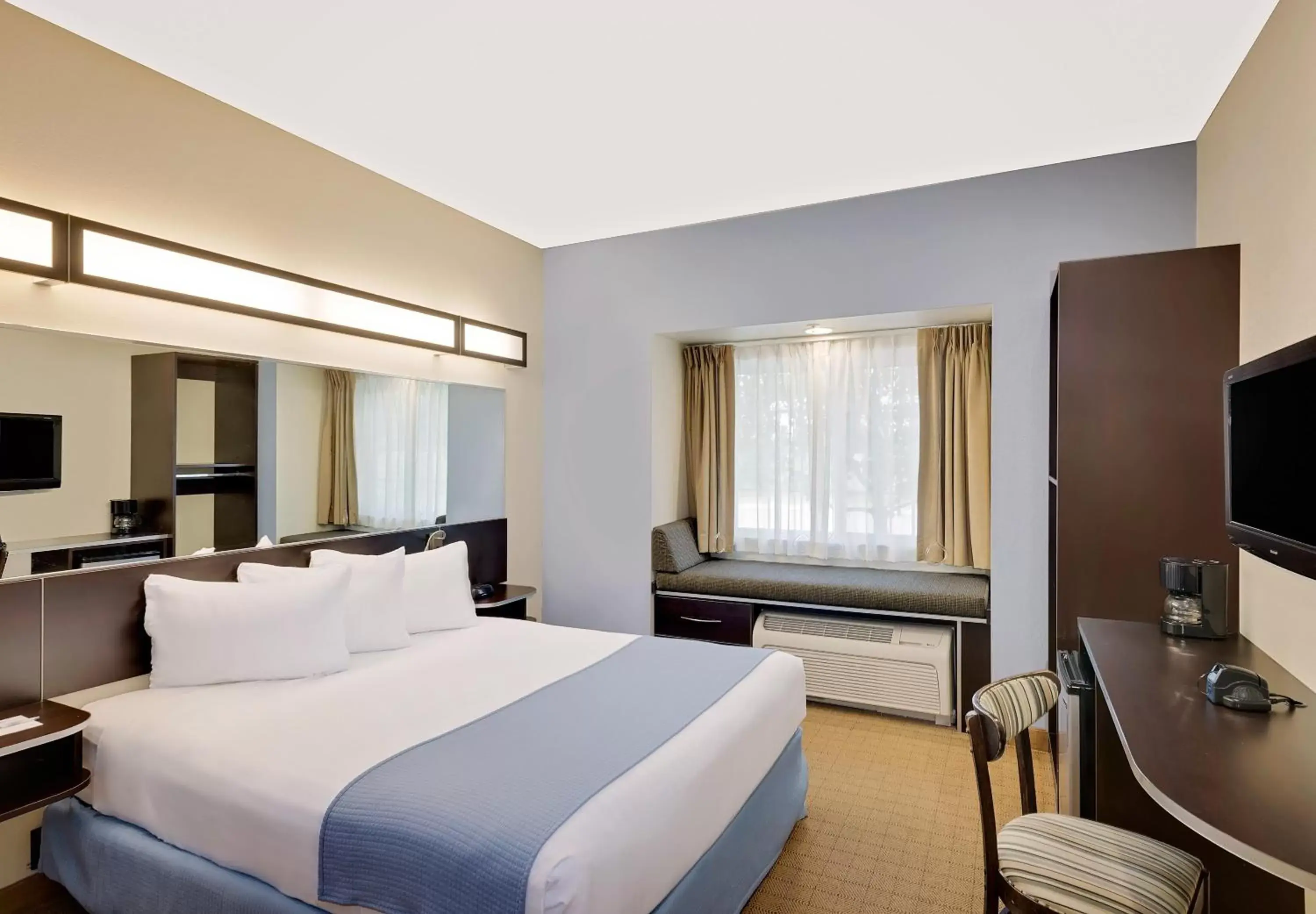 Deluxe Queen Studio Suite - Non-Smoking in Microtel Inn and Suites by Wyndham - Geneva Deluxe Queen Studio Suite - Non-Smoking in Microtel Inn and Suites by Wyndham - Geneva