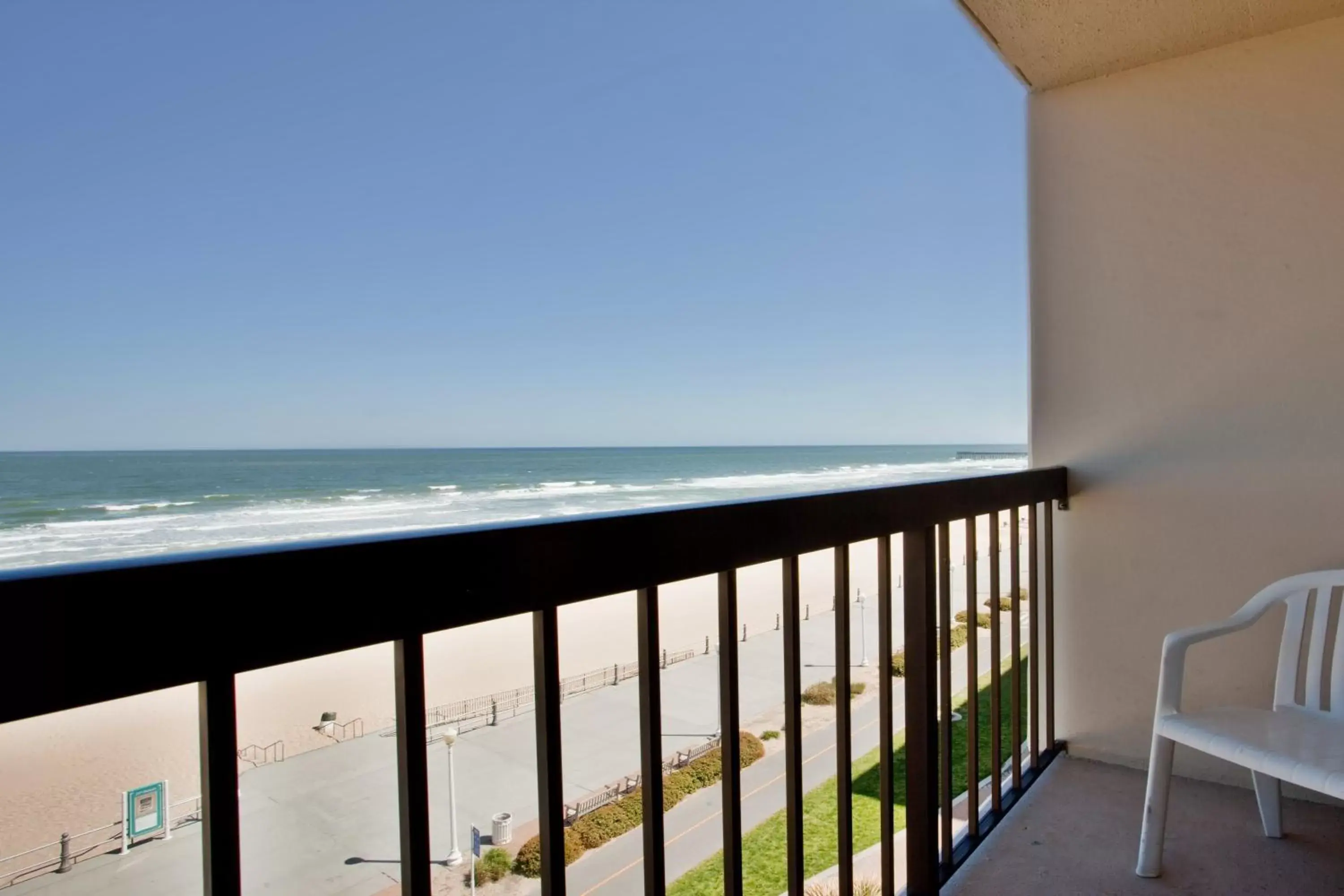 King Room - Hearing Accessible - Roll-in Shower in Holiday Inn Va Beach-Oceanside 21st St, an IHG Hotel King Room - Hearing Accessible - Roll-in Shower in Holiday Inn Va Beach-Oceanside 21st St, an IHG Hotel