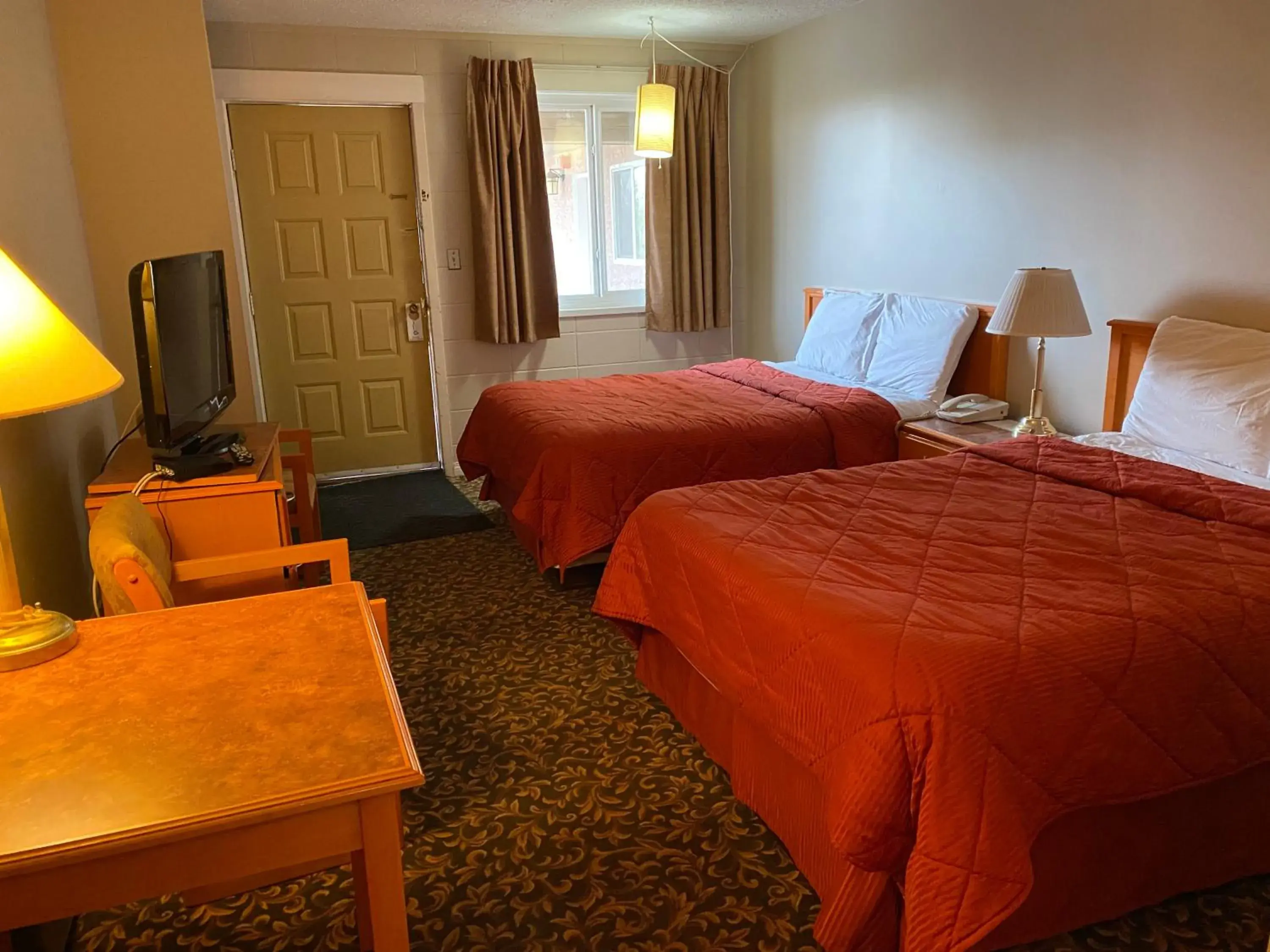 Standard Double Room with Two Double Beds in Aspen Motor Inn Standard Double Room with Two Double Beds in Aspen Motor Inn