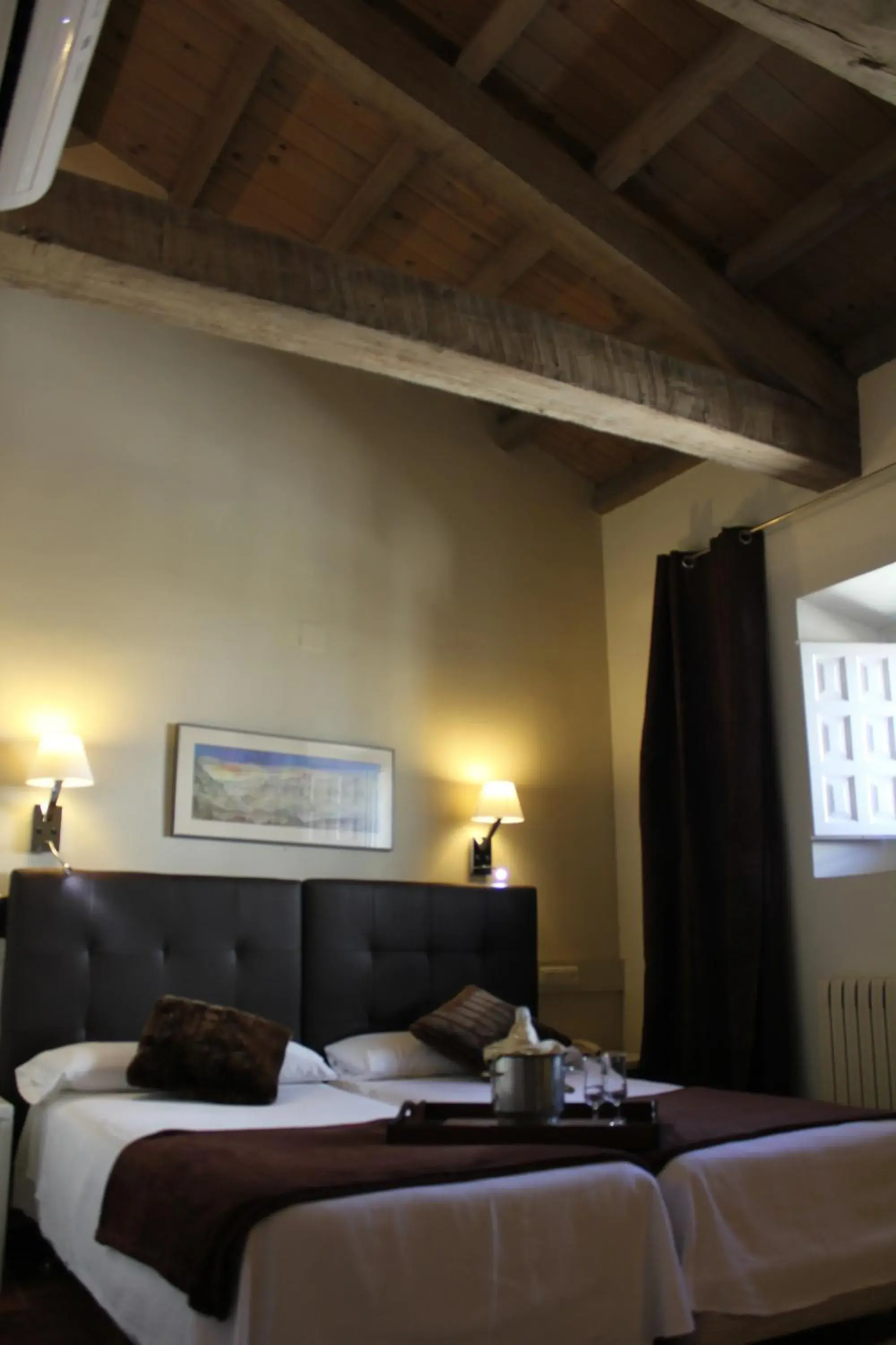 Double or Twin Room in Hotel Leonor de Aquitania Double or Twin Room in Hotel Leonor de Aquitania