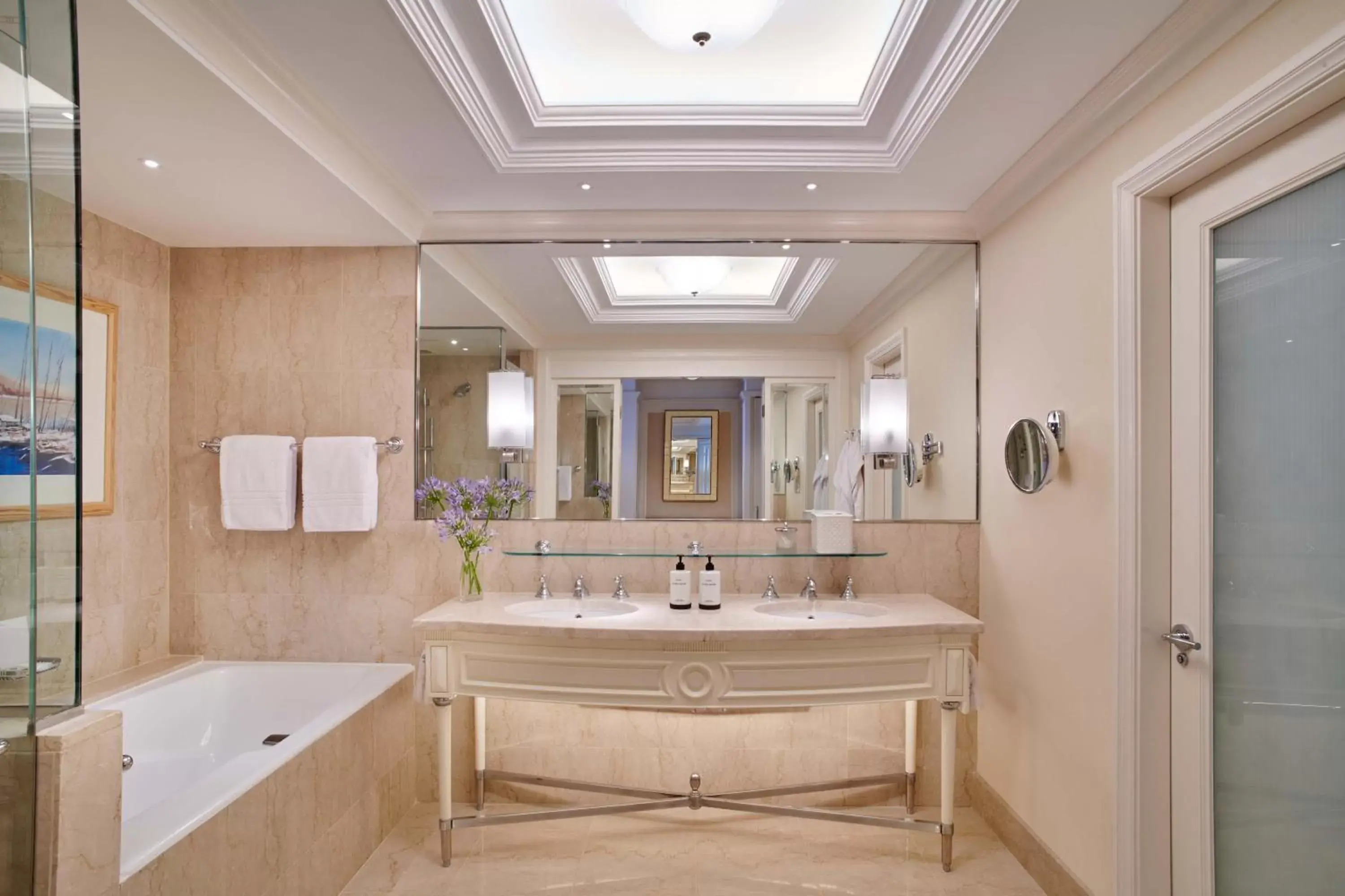 Premium Superior Room King in Four Seasons Hotel Cairo at Nile Plaza Premium Superior Room King in Four Seasons Hotel Cairo at Nile Plaza