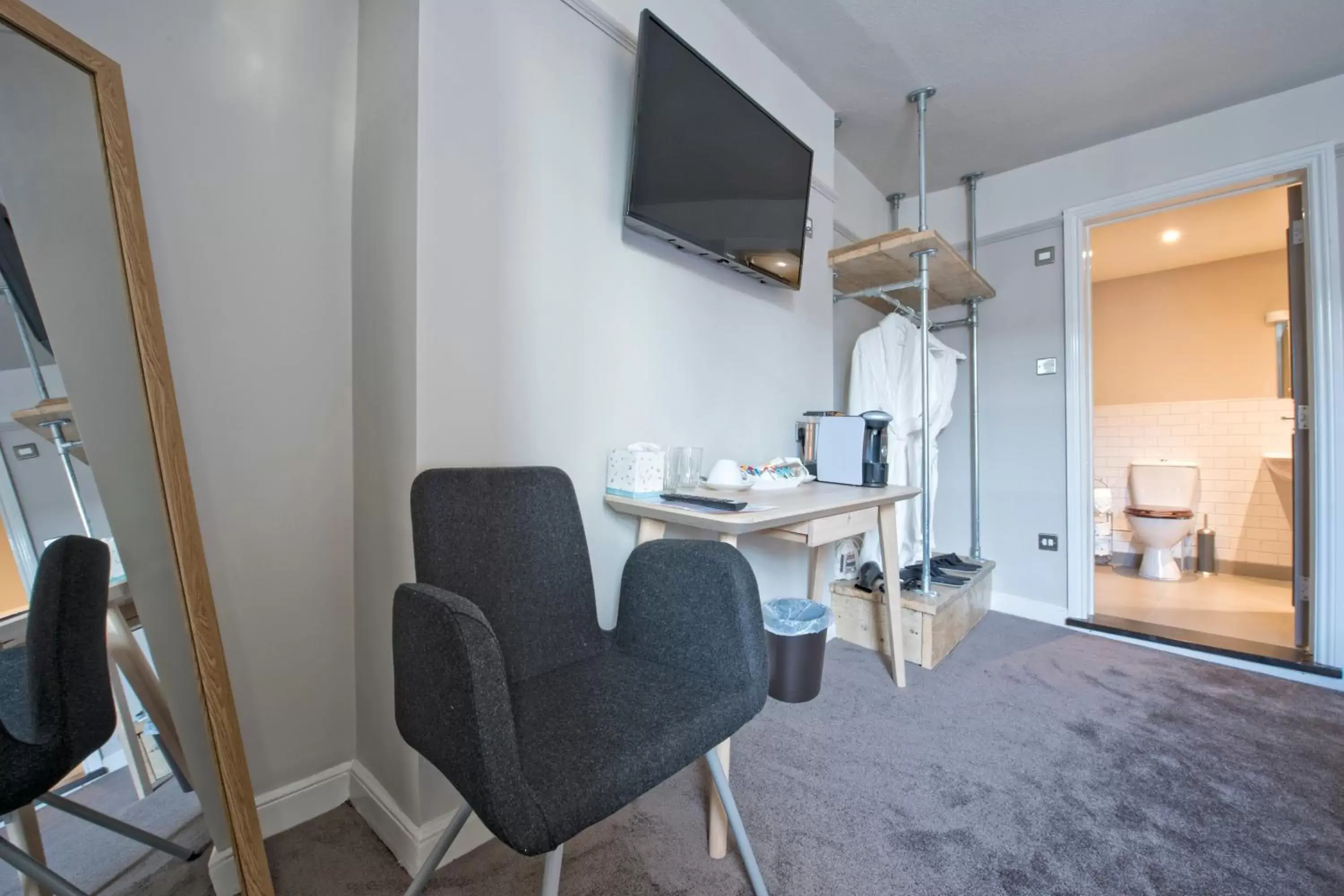 Deluxe Double Room in White Horse Deluxe Double Room in White Horse