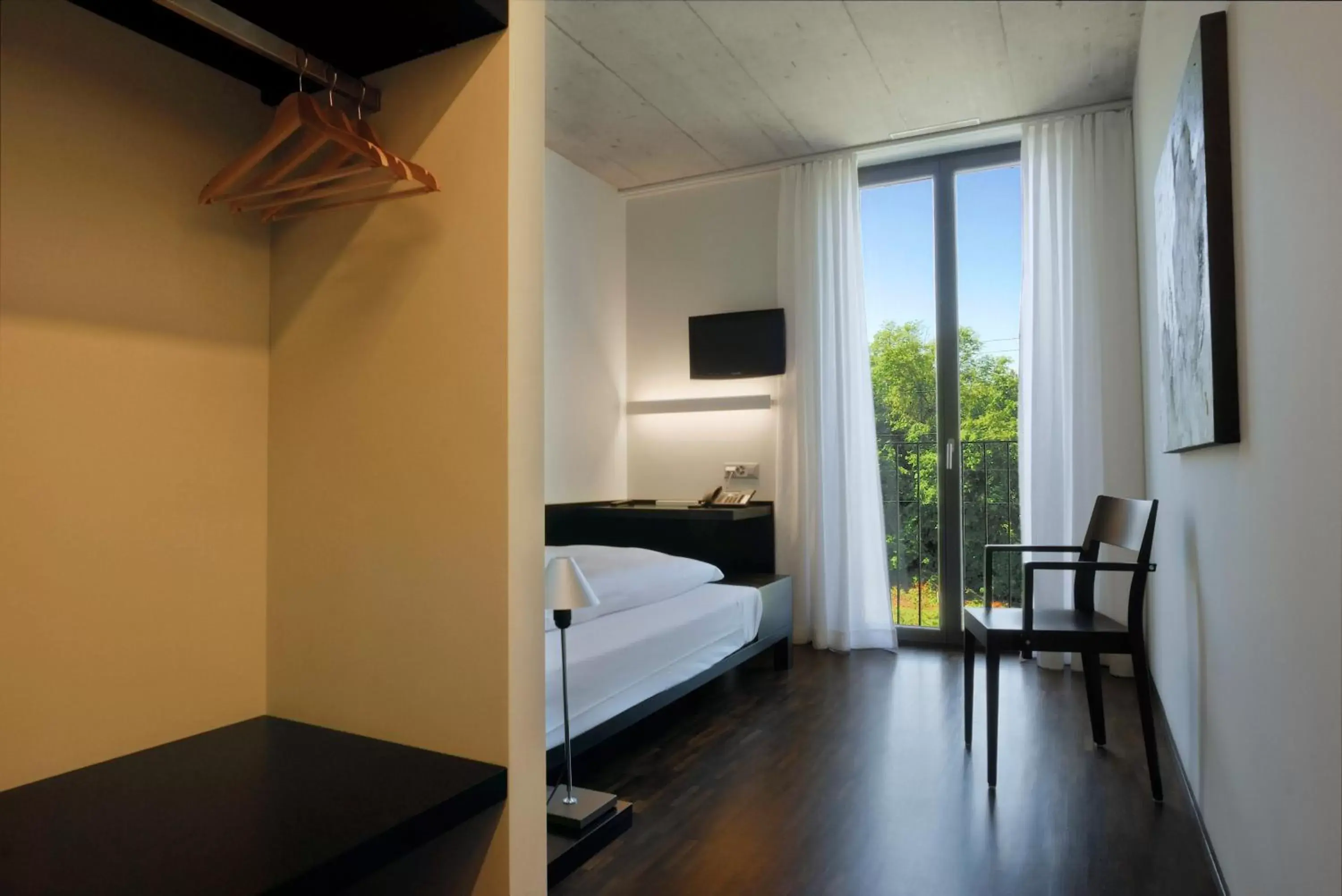 Basic Single Room in Hotel Kreuzlingen am Hafen Basic Single Room in Hotel Kreuzlingen am Hafen