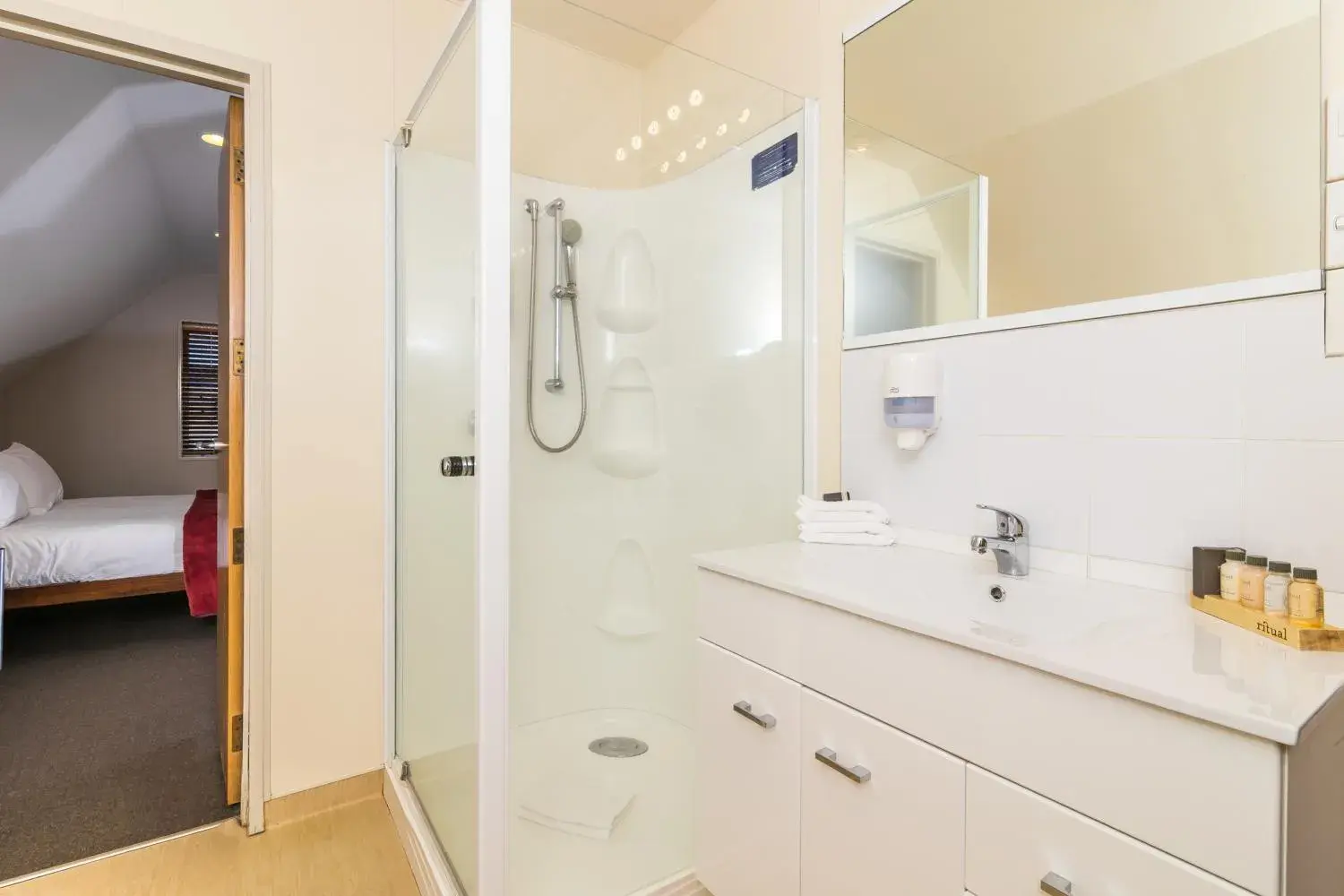 One-Bedroom Apartment in Twin Peaks Lakeside Inn One-Bedroom Apartment in Twin Peaks Lakeside Inn