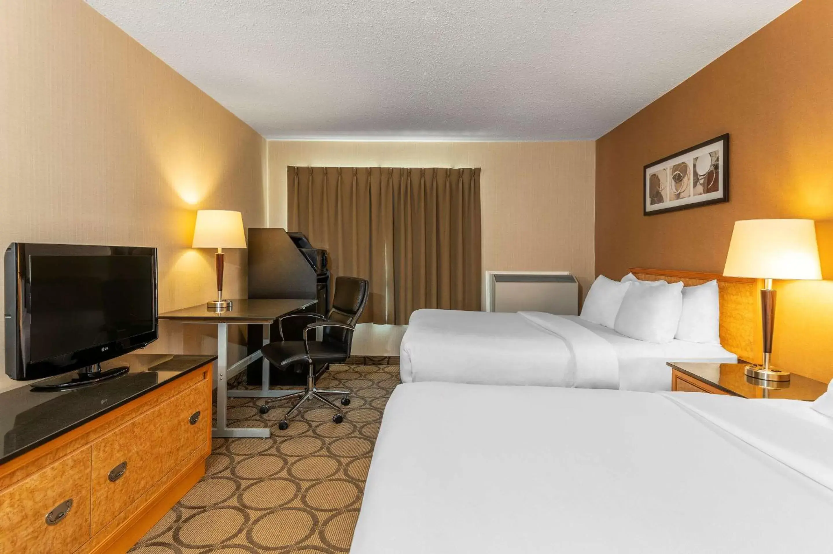 Standard Room with Two Double Beds - Second Floor in Comfort Inn Sherbrooke Standard Room with Two Double Beds - Second Floor in Comfort Inn Sherbrooke