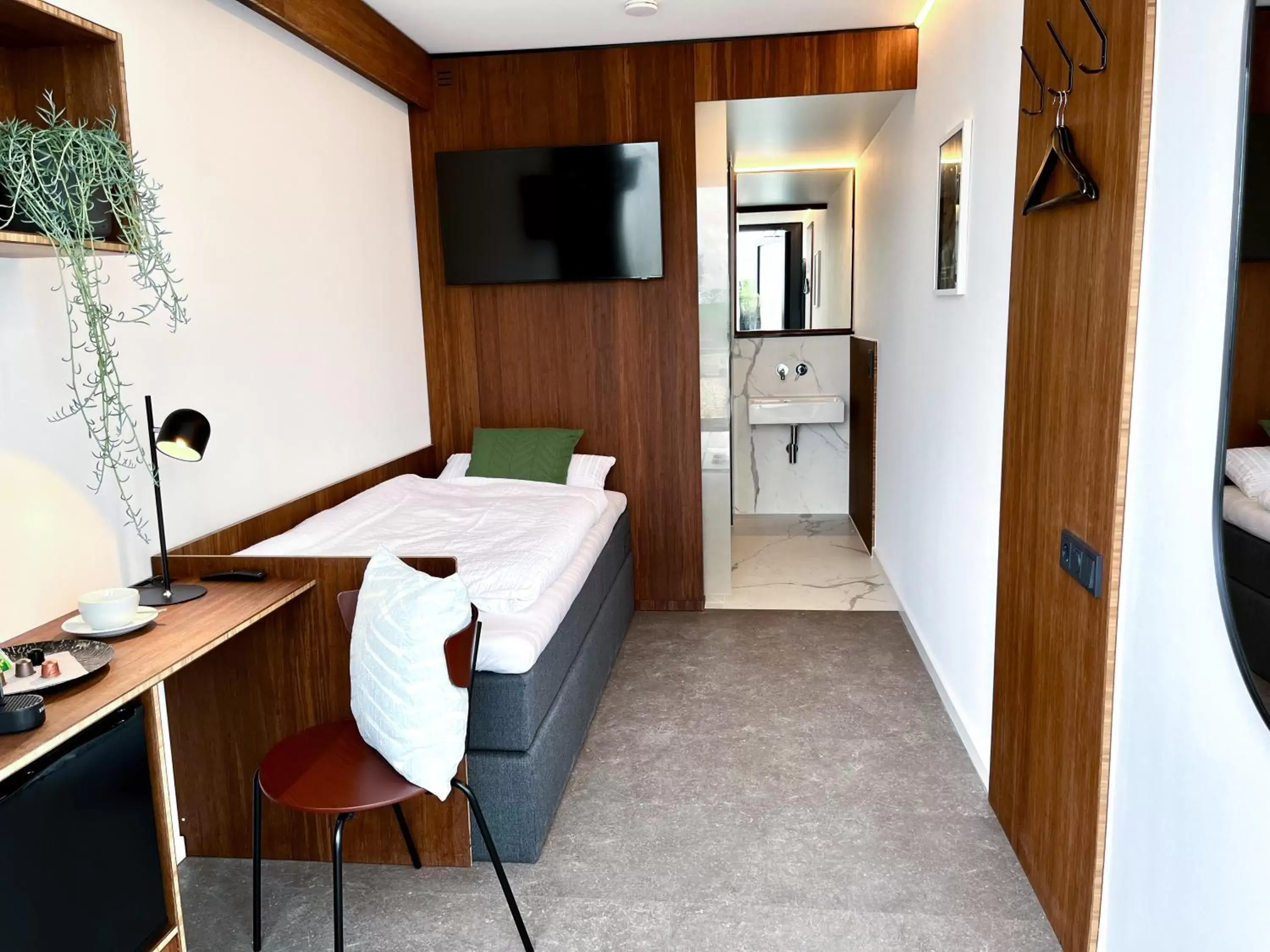 Single Room - single occupancy in TIN INN Montabaur l einfach gut - Das Hotel aus hochwertig ausgebauten Überseecontainern Single Room - single occupancy in TIN INN Montabaur l einfach gut - Das Hotel aus hochwertig ausgebauten Überseecontainern