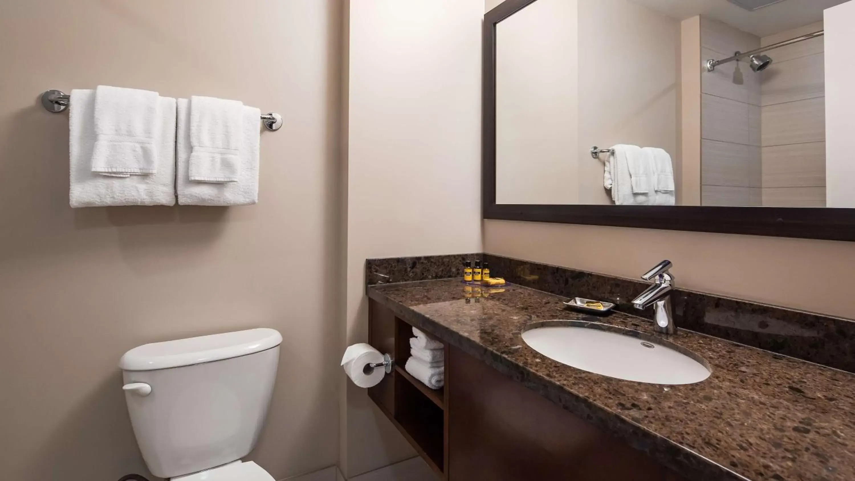 Queen Room with Two Queen Beds - Pet Friendly in Best Western Plus Revelstoke Queen Room with Two Queen Beds - Pet Friendly in Best Western Plus Revelstoke