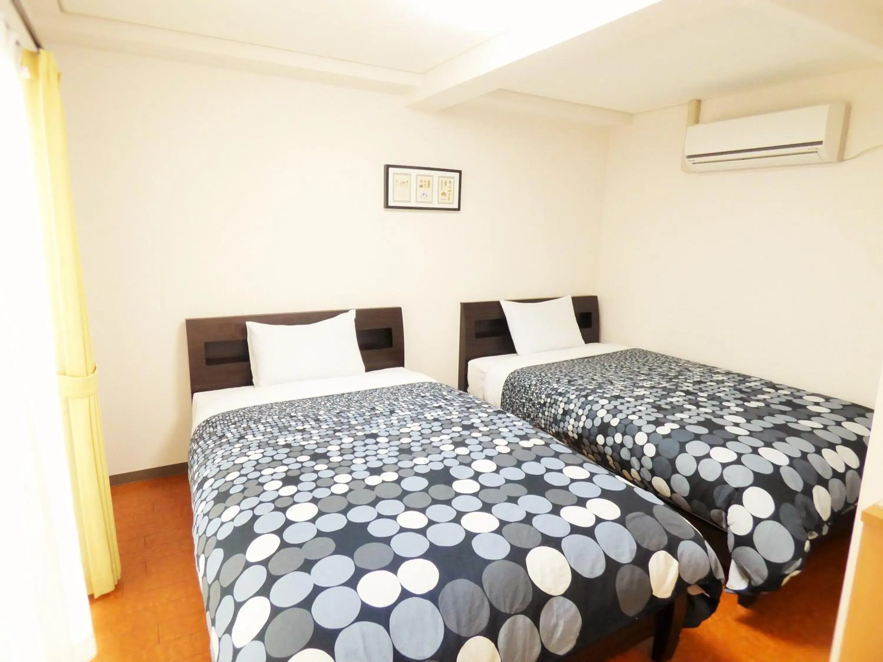 Deluxe Twin Room with Sofa bed in Kyoto Uraraka Guest House Deluxe Twin Room with Sofa bed in Kyoto Uraraka Guest House