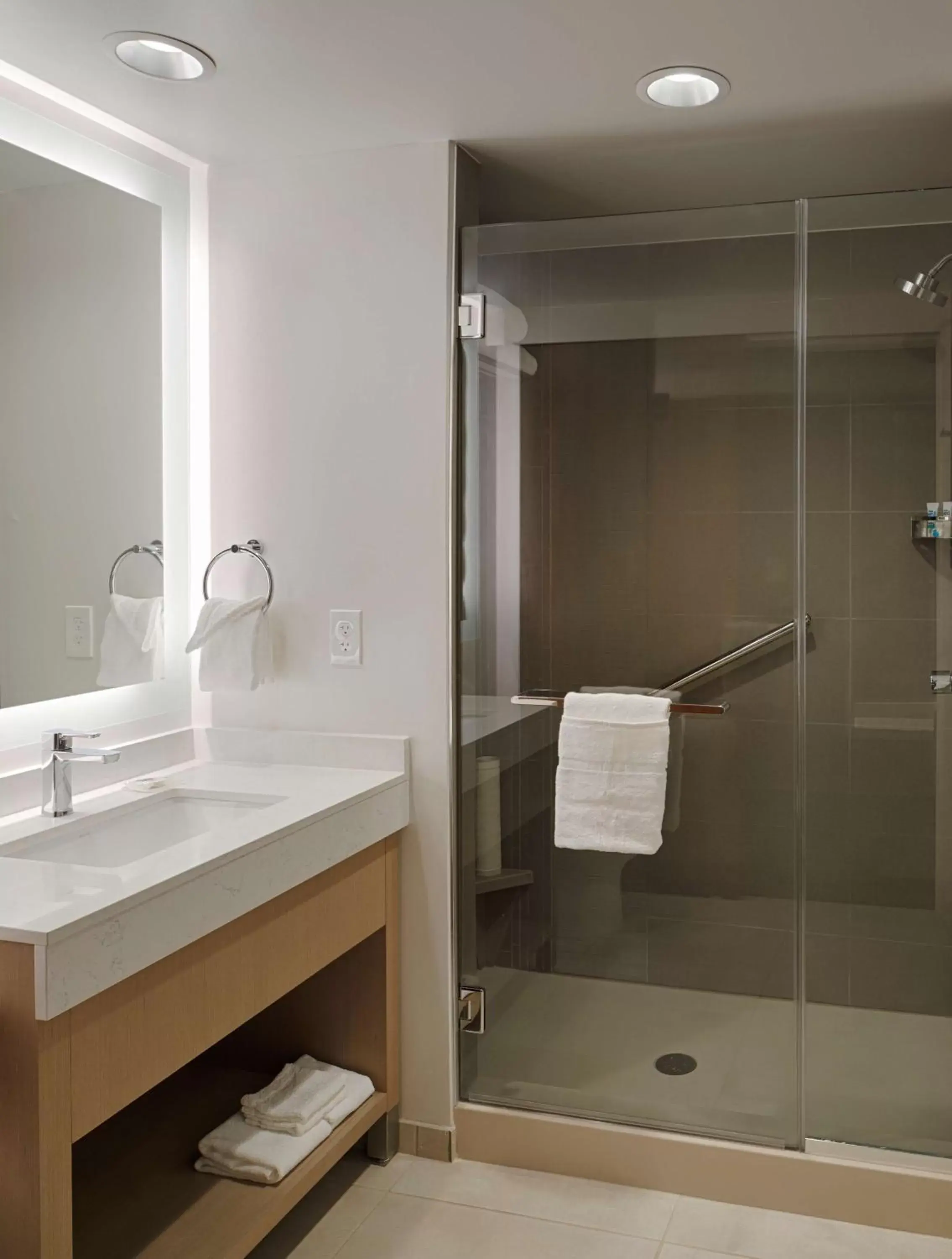 Den Guestroom with Two Queen Beds in Hyatt House Columbus OSU Short North Den Guestroom with Two Queen Beds in Hyatt House Columbus OSU Short North