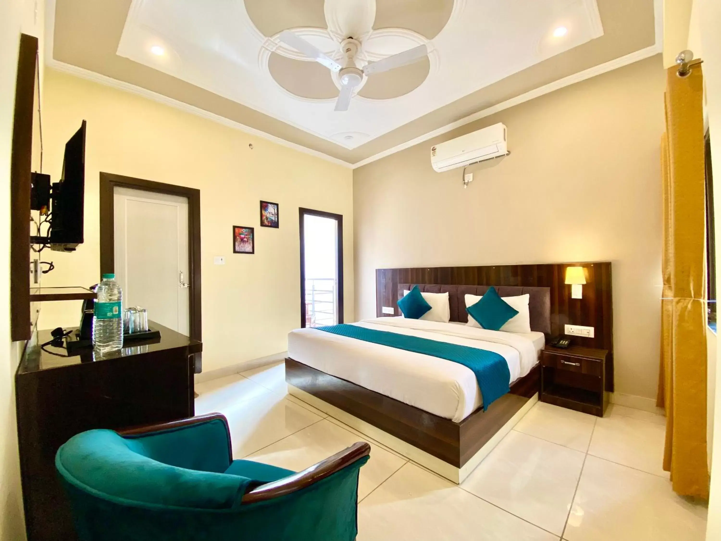 Deluxe Room in Tapovan New Residency By FTP Hotels Deluxe Room in Tapovan New Residency By FTP Hotels