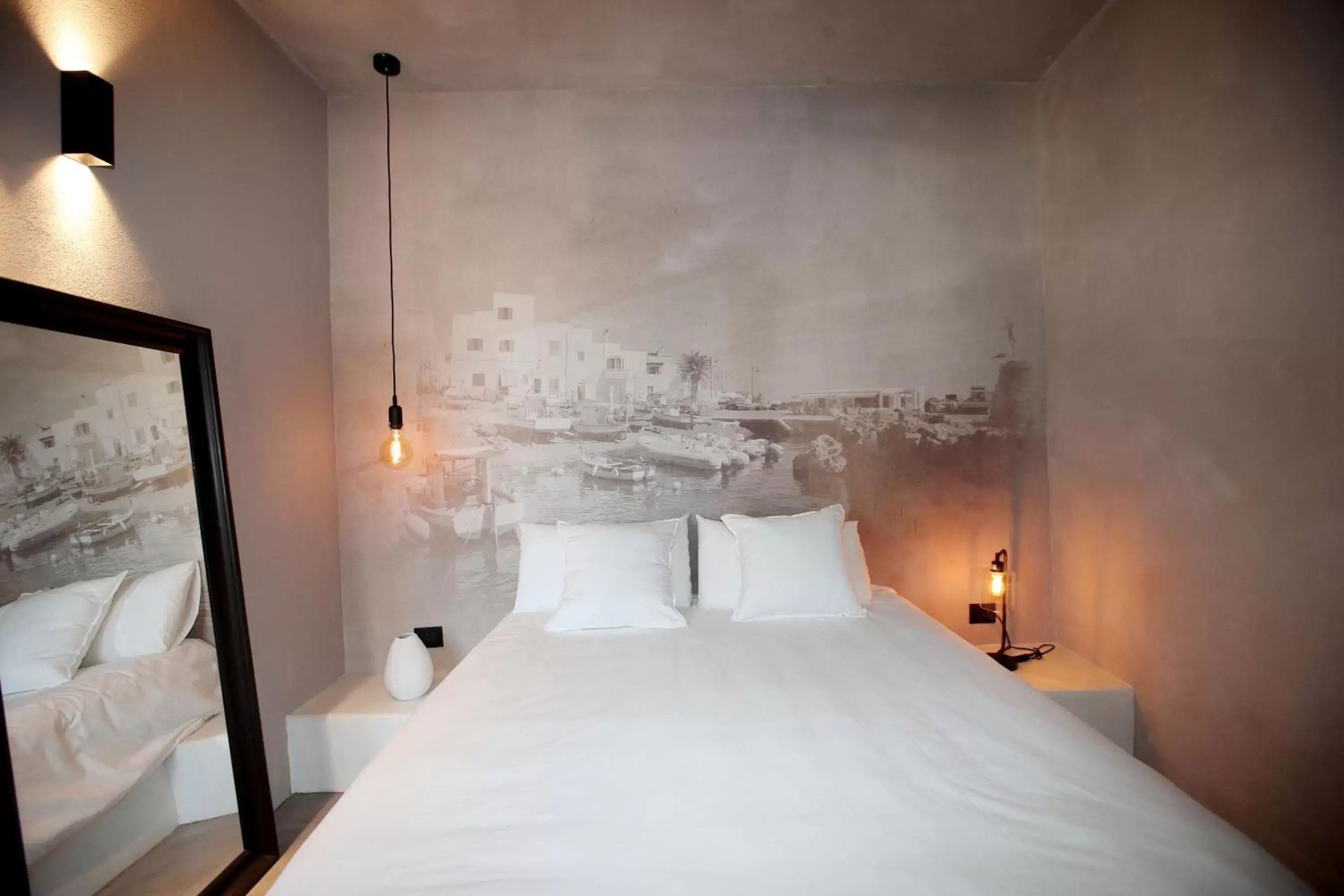 Deluxe Suite with Spa Bath - single occupancy in Casa Nostra Luxury Suites & Spa Deluxe Suite with Spa Bath - single occupancy in Casa Nostra Luxury Suites & Spa