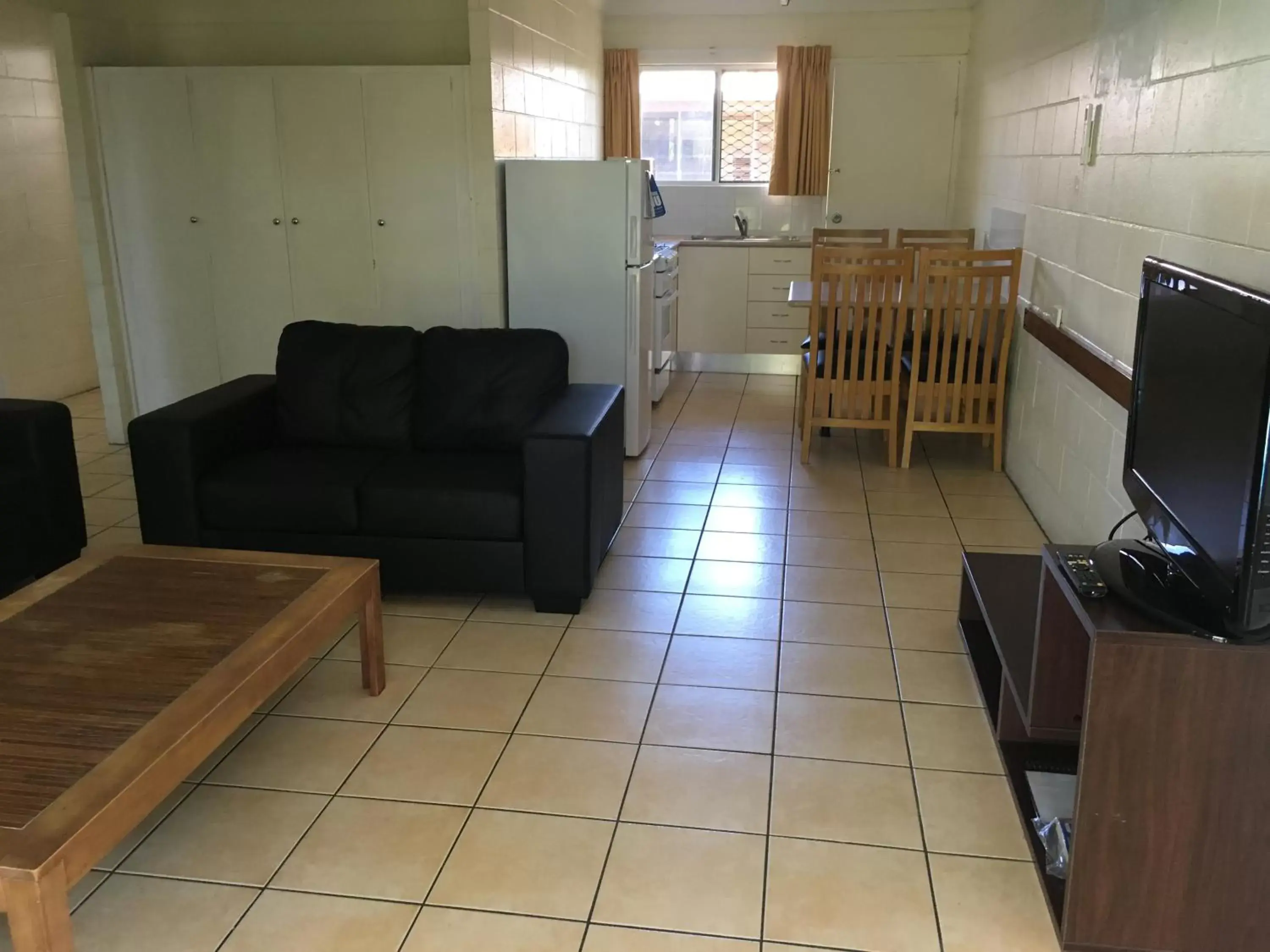 Two-Bedroom Apartment in Oasis Inn Apartments Two-Bedroom Apartment in Oasis Inn Apartments