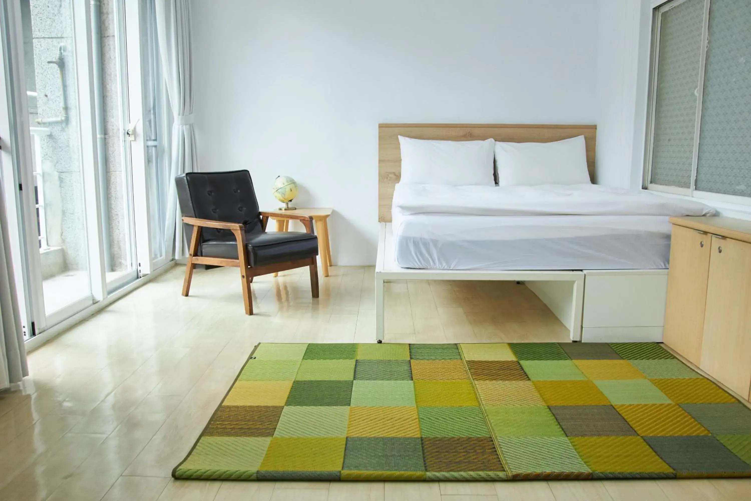 Superior Double Room with Private Bathroom & Balcony - single occupancy in OwlStay Flip Flop Hostel - Garden Superior Double Room with Private Bathroom & Balcony - single occupancy in OwlStay Flip Flop Hostel - Garden