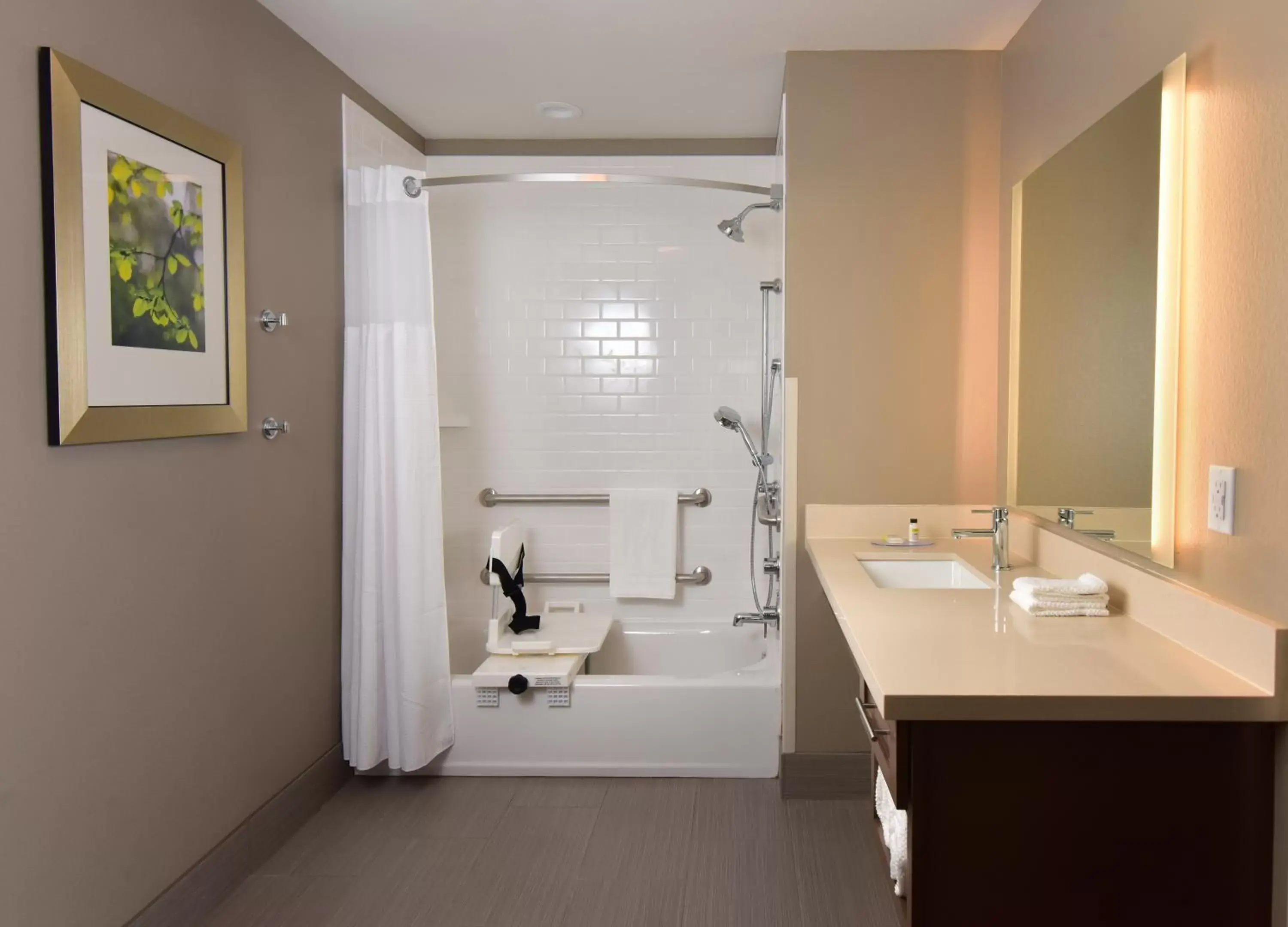Queen Studio - Disability Access in Staybridge Suites - Wisconsin Dells - Lake Delton by IHG Queen Studio - Disability Access in Staybridge Suites - Wisconsin Dells - Lake Delton by IHG