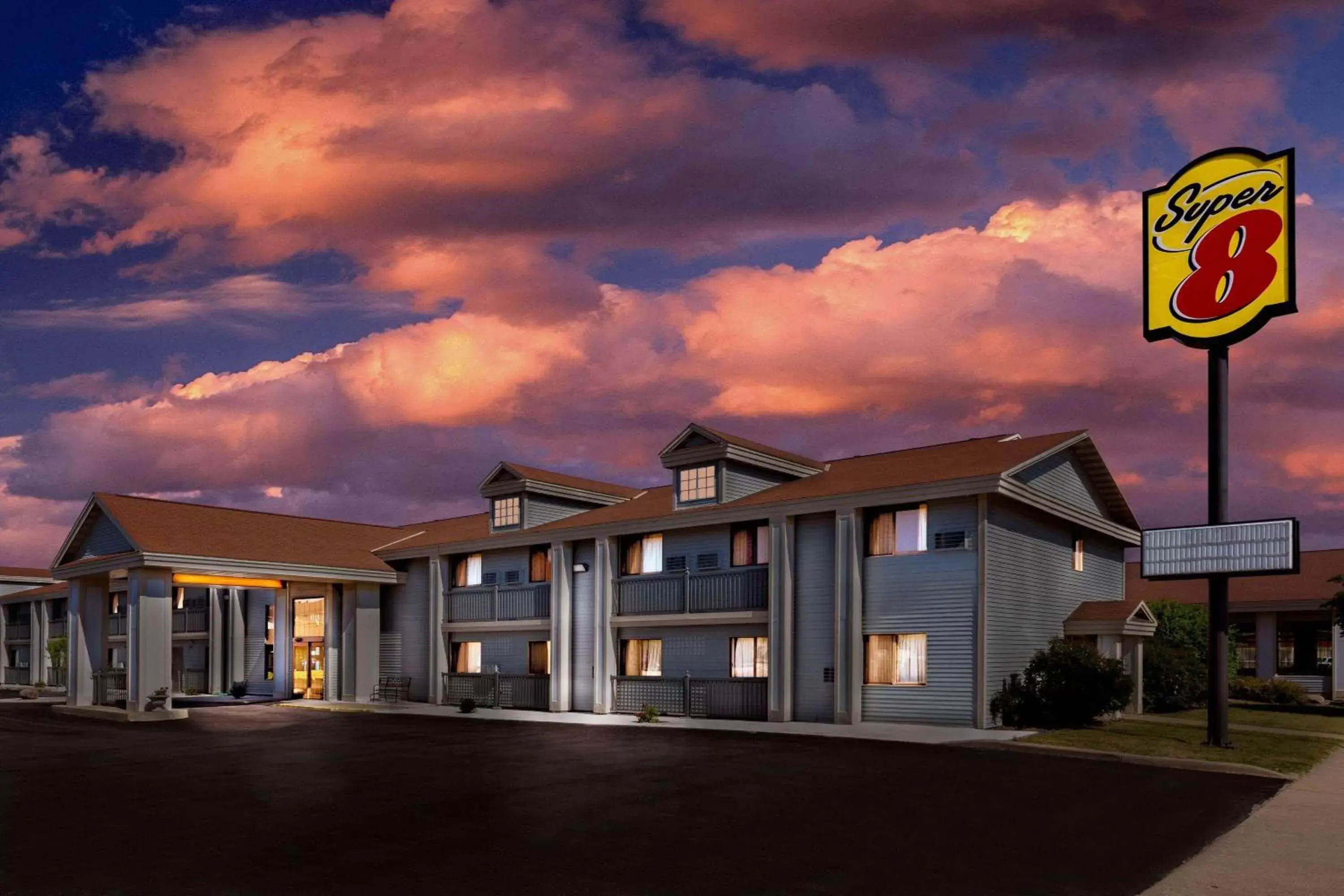 Super 8 by Wyndham La Crosse Super 8 by Wyndham La Crosse