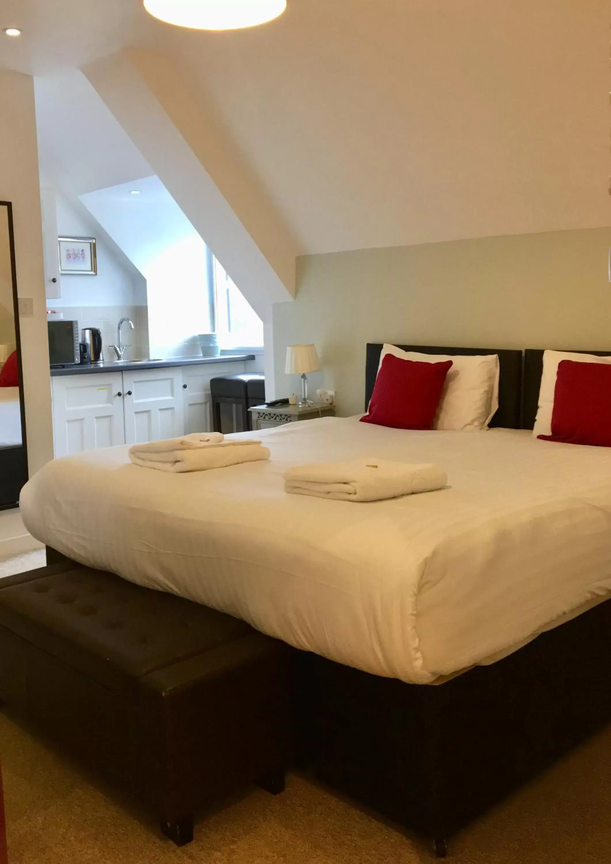 Large Double or Twin Room in Kings Hotel Large Double or Twin Room in Kings Hotel