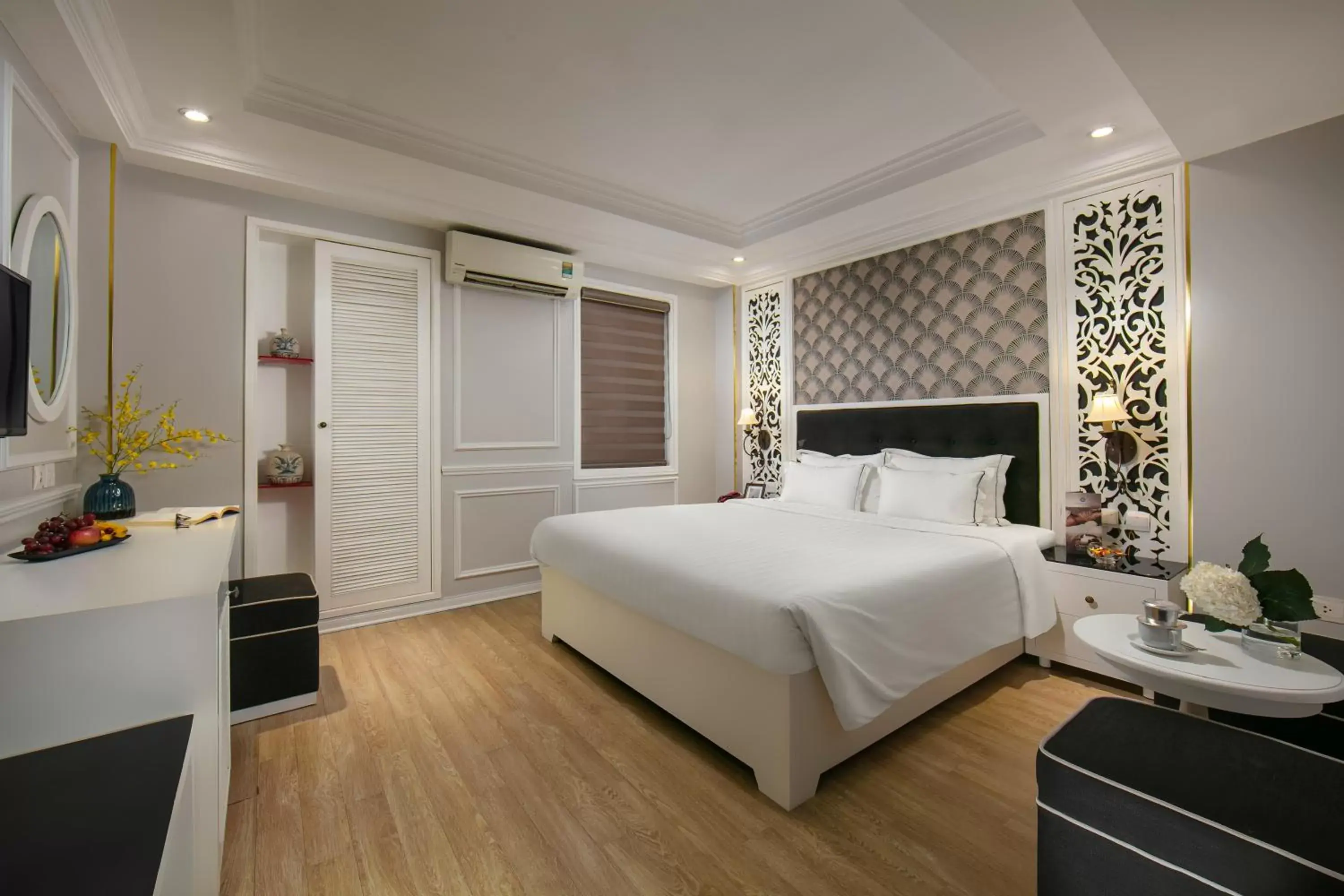 Deluxe Double Room in Lavender Central Hotel & Spa Hanoi Deluxe Double Room in Lavender Central Hotel & Spa Hanoi