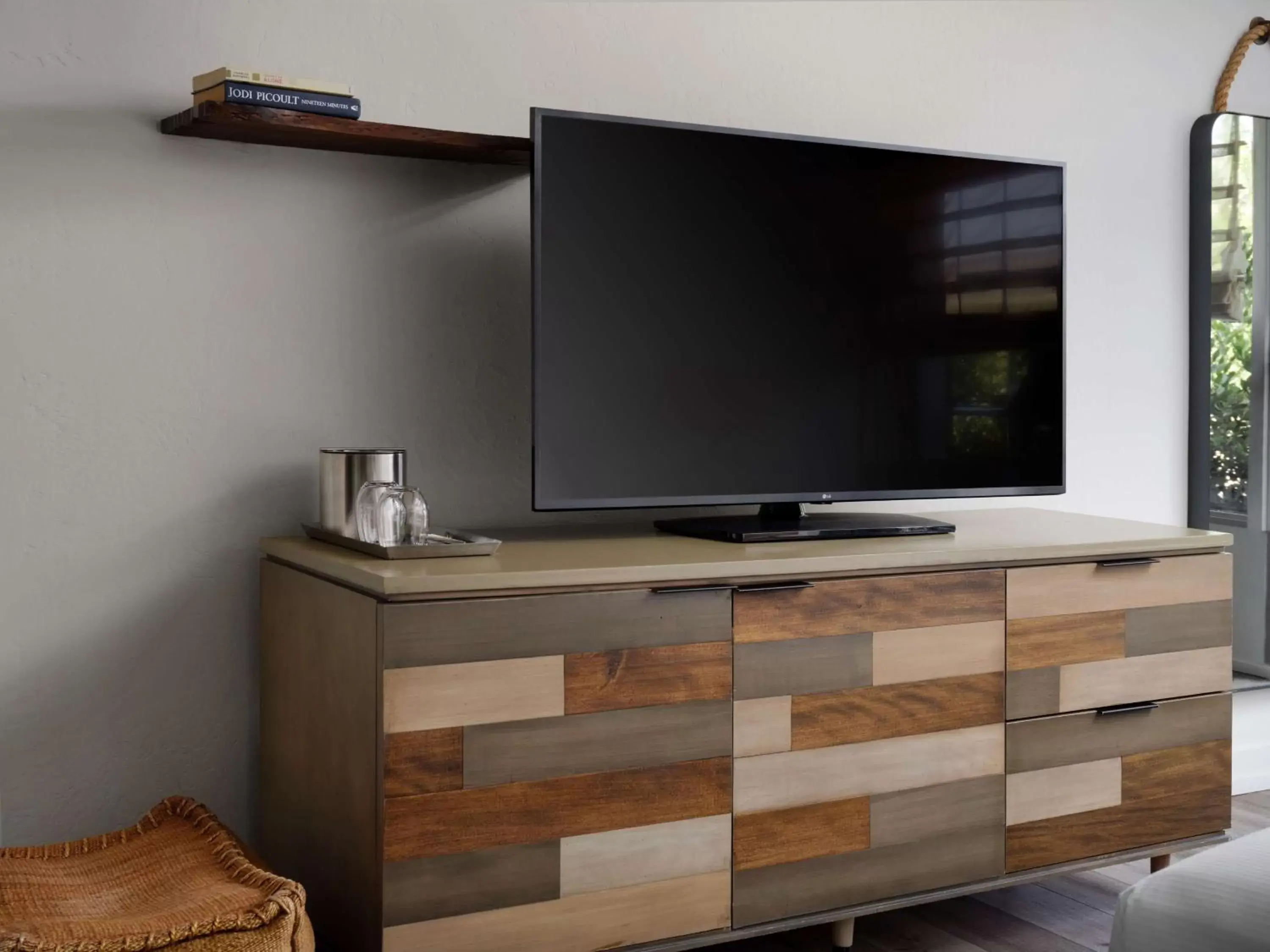 King Room with Bath Tub - Mobility and Hearing Access/Non-Smoking in The Leta Santa Barbara Goleta, Tapestry Collection by Hilton King Room with Bath Tub - Mobility and Hearing Access/Non-Smoking in The Leta Santa Barbara Goleta, Tapestry Collection by Hilton