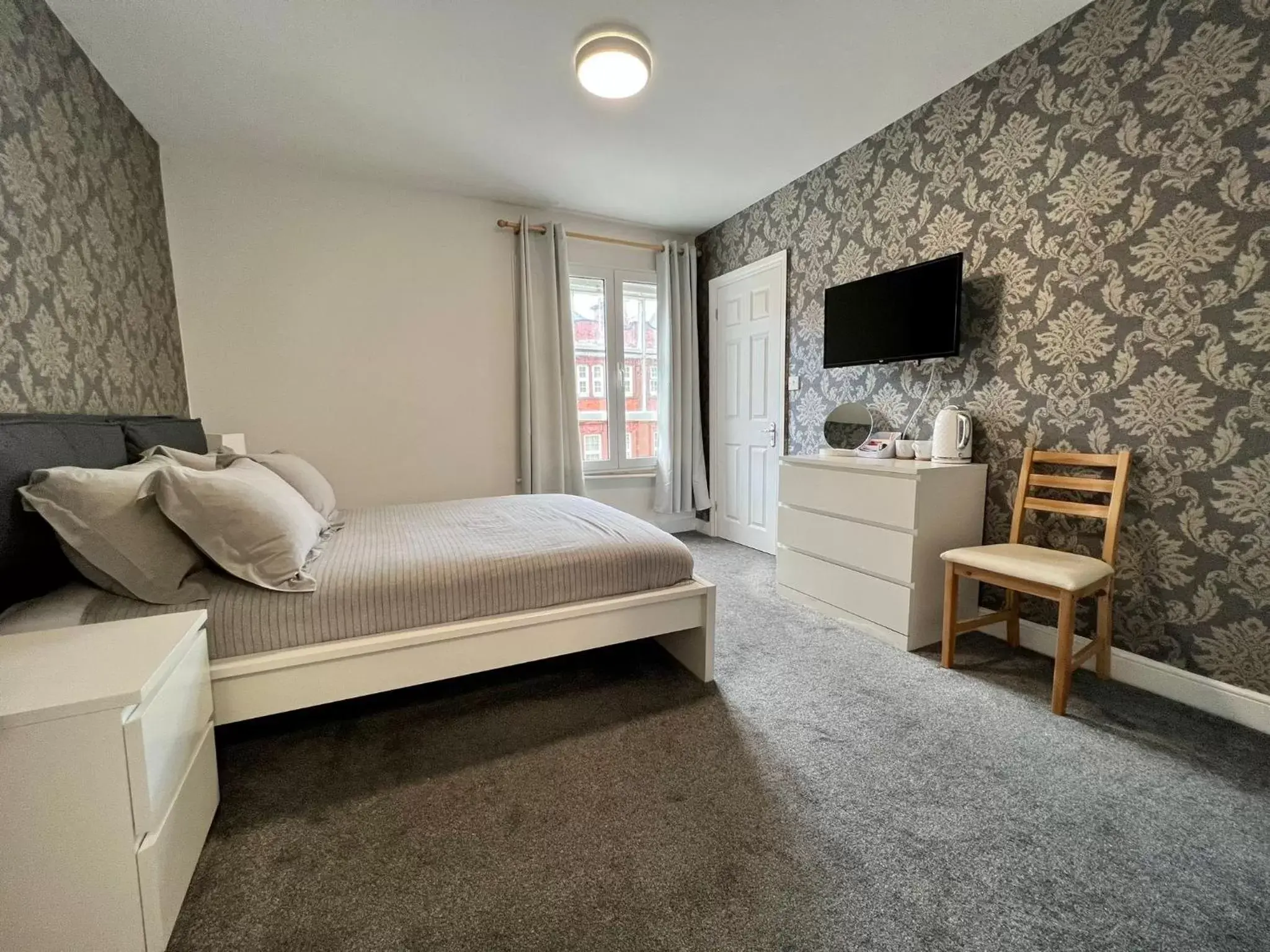 Deluxe Double Room with Shower in Oxford Street Stays Deluxe Double Room with Shower in Oxford Street Stays