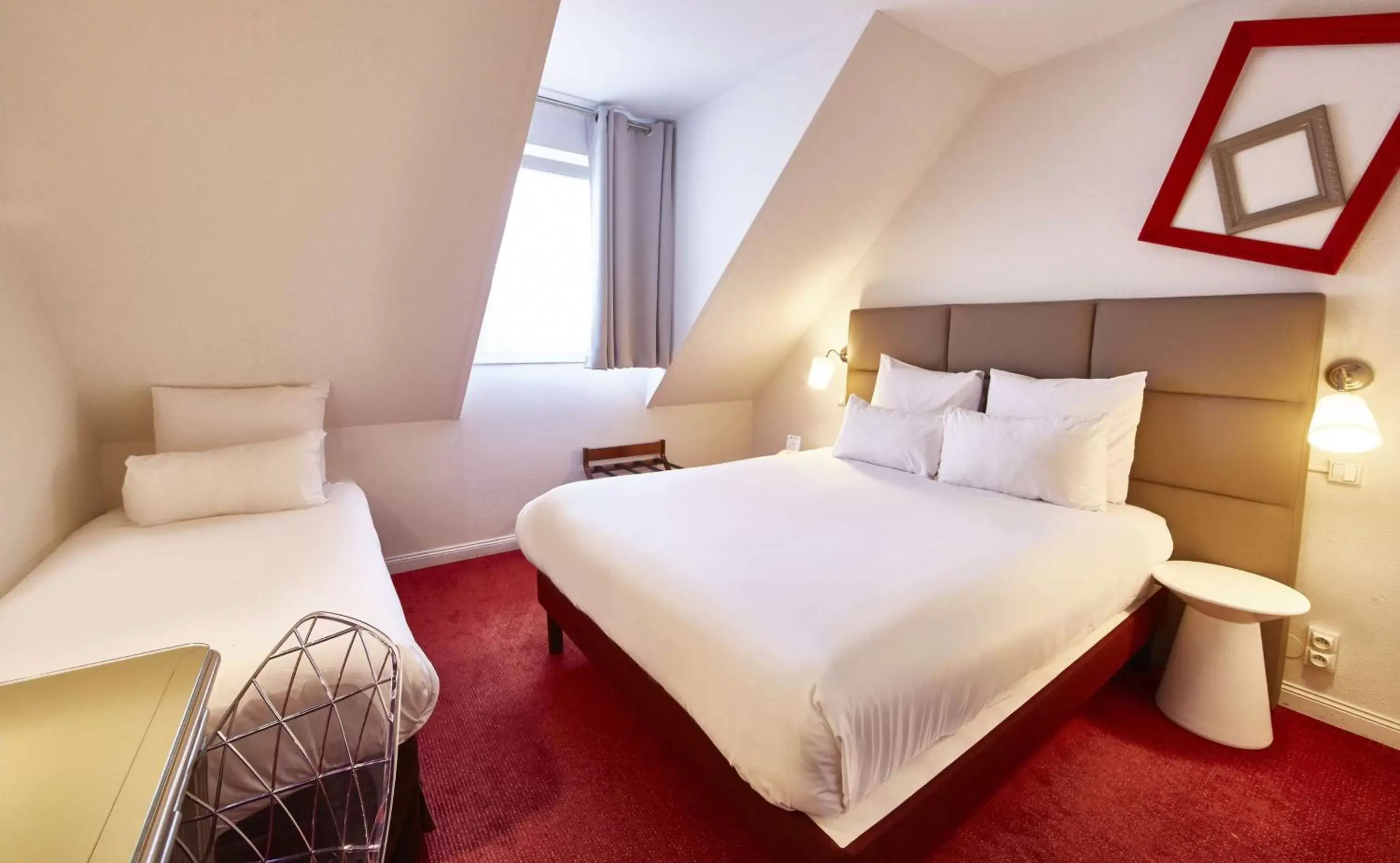 Comfort Double Room - located in the building Cigogne accross the street in Best Western Plus Au cheval Blanc à Mulhouse Comfort Double Room - located in the building Cigogne accross the street in Best Western Plus Au cheval Blanc à Mulhouse