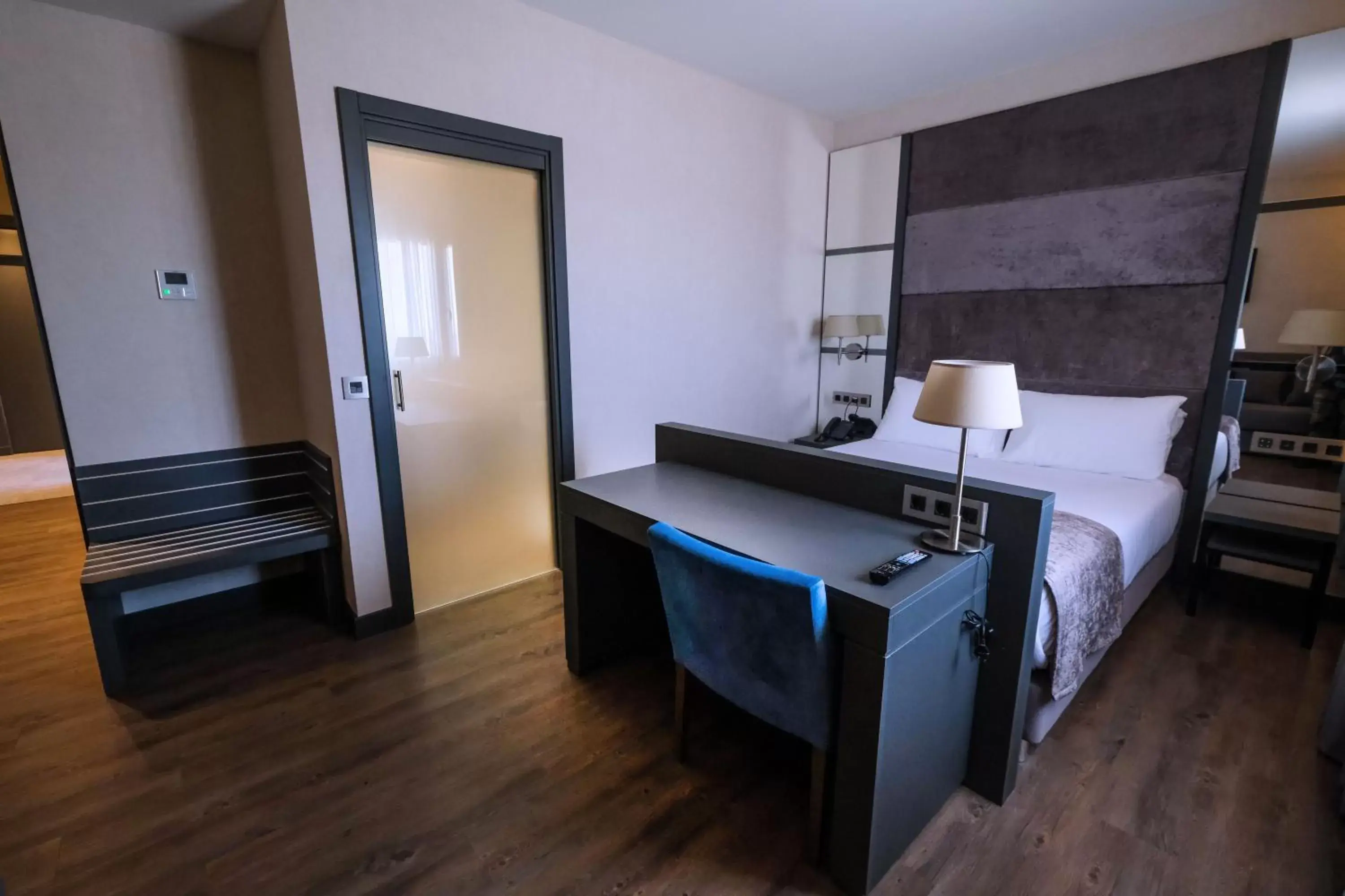 Double Room with Extra Bed in LD Sevilla Double Room with Extra Bed in LD Sevilla