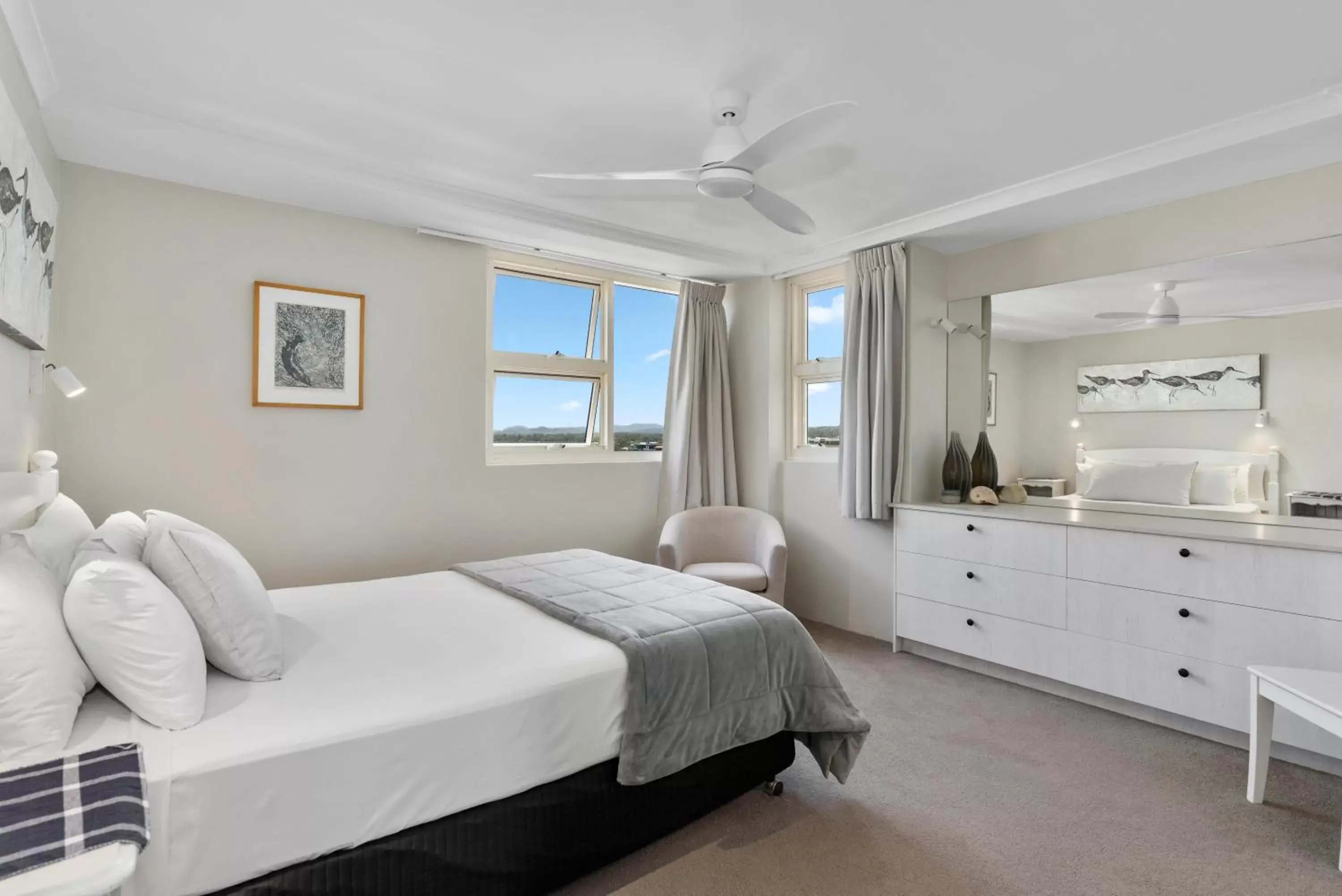 Superior Two-Bedroom Apartment with Ocean View in 84 The Spit Holiday Apartments Superior Two-Bedroom Apartment with Ocean View in 84 The Spit Holiday Apartments