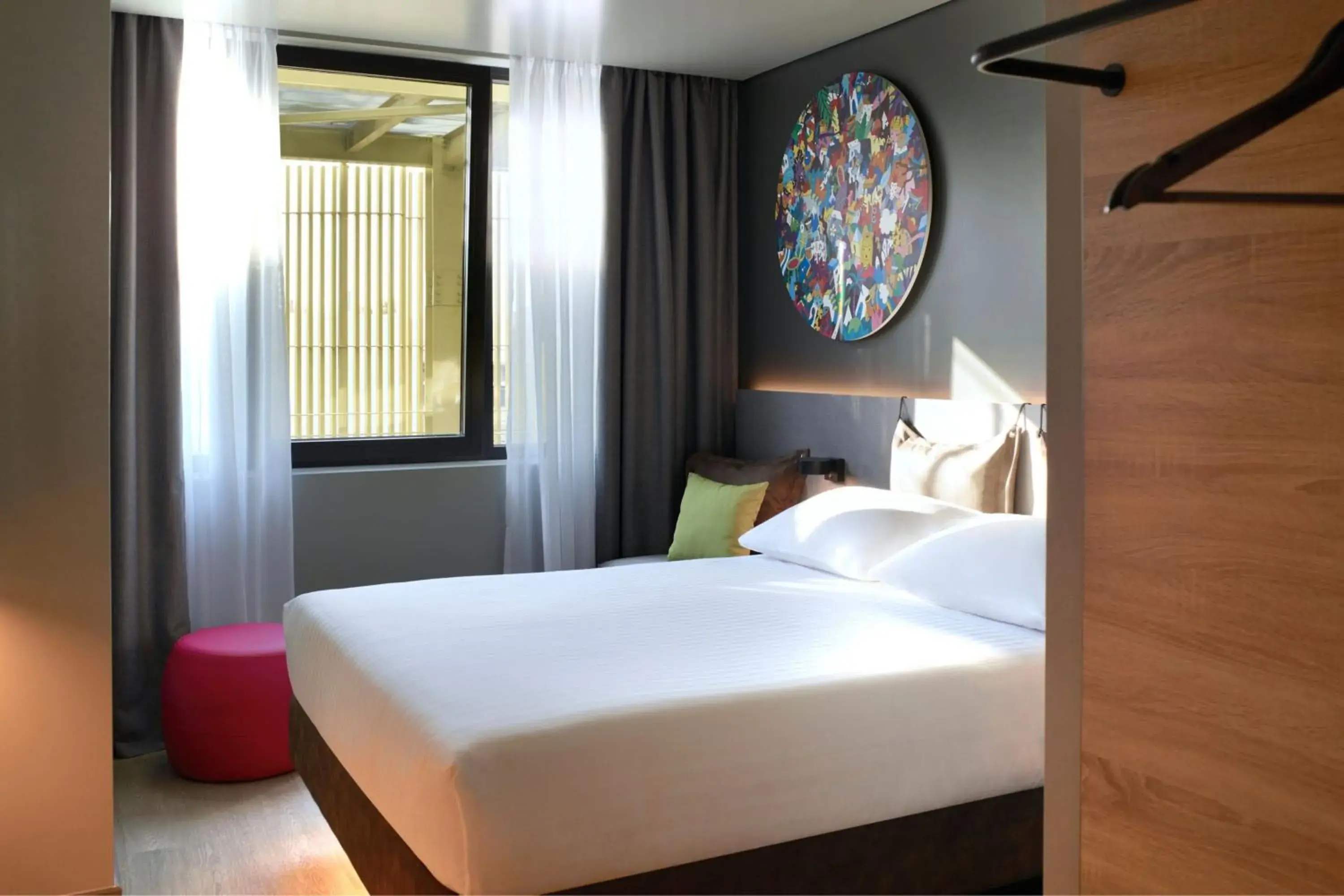 Queen Room with Limited View in Moxy Athens City Queen Room with Limited View in Moxy Athens City