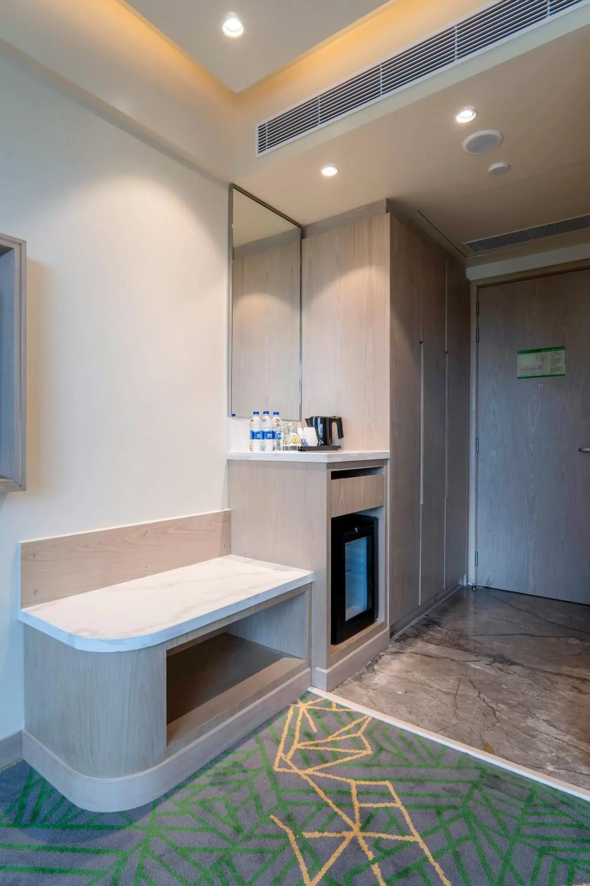 Standard Twin Room with Mountain View in Holiday Inn Katra Vaishno Devi by IHG Standard Twin Room with Mountain View in Holiday Inn Katra Vaishno Devi by IHG