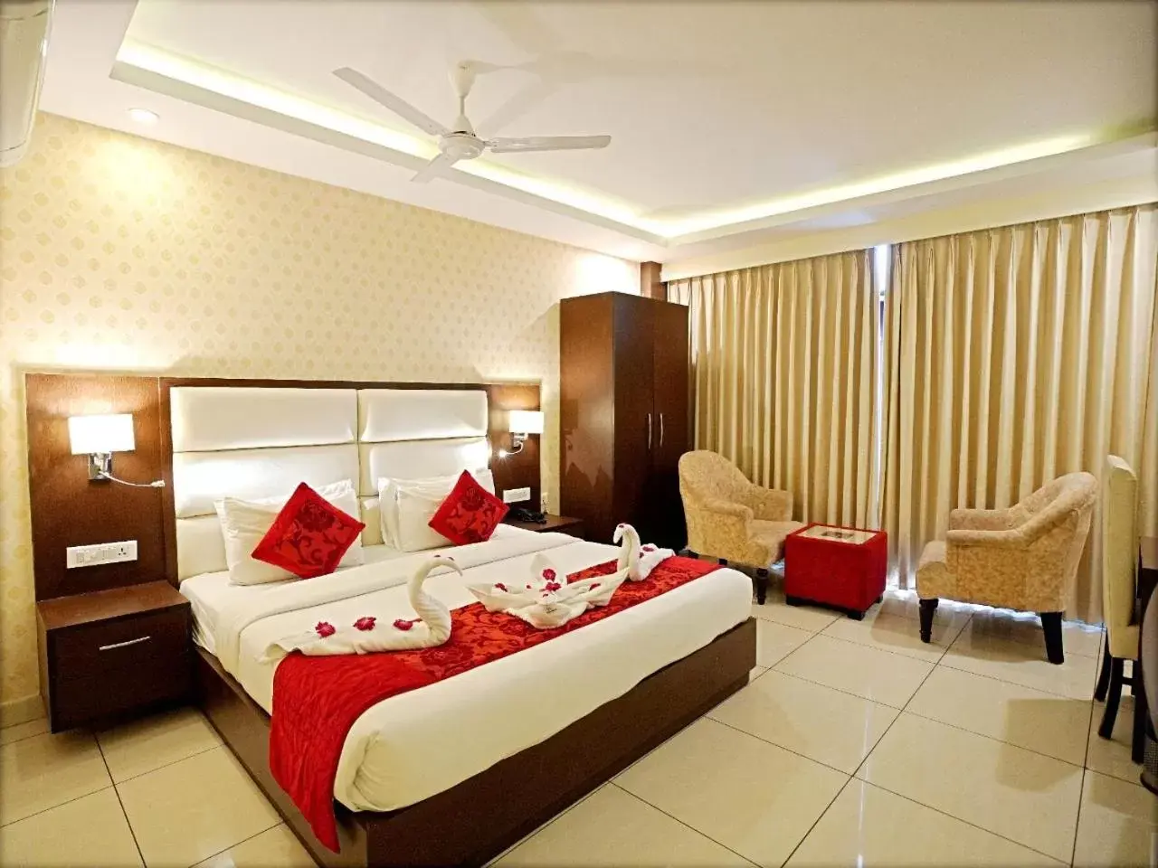 Double Room with Balcony in Indira Nikunj Rubystone Exotic Double Room with Balcony in Indira Nikunj Rubystone Exotic