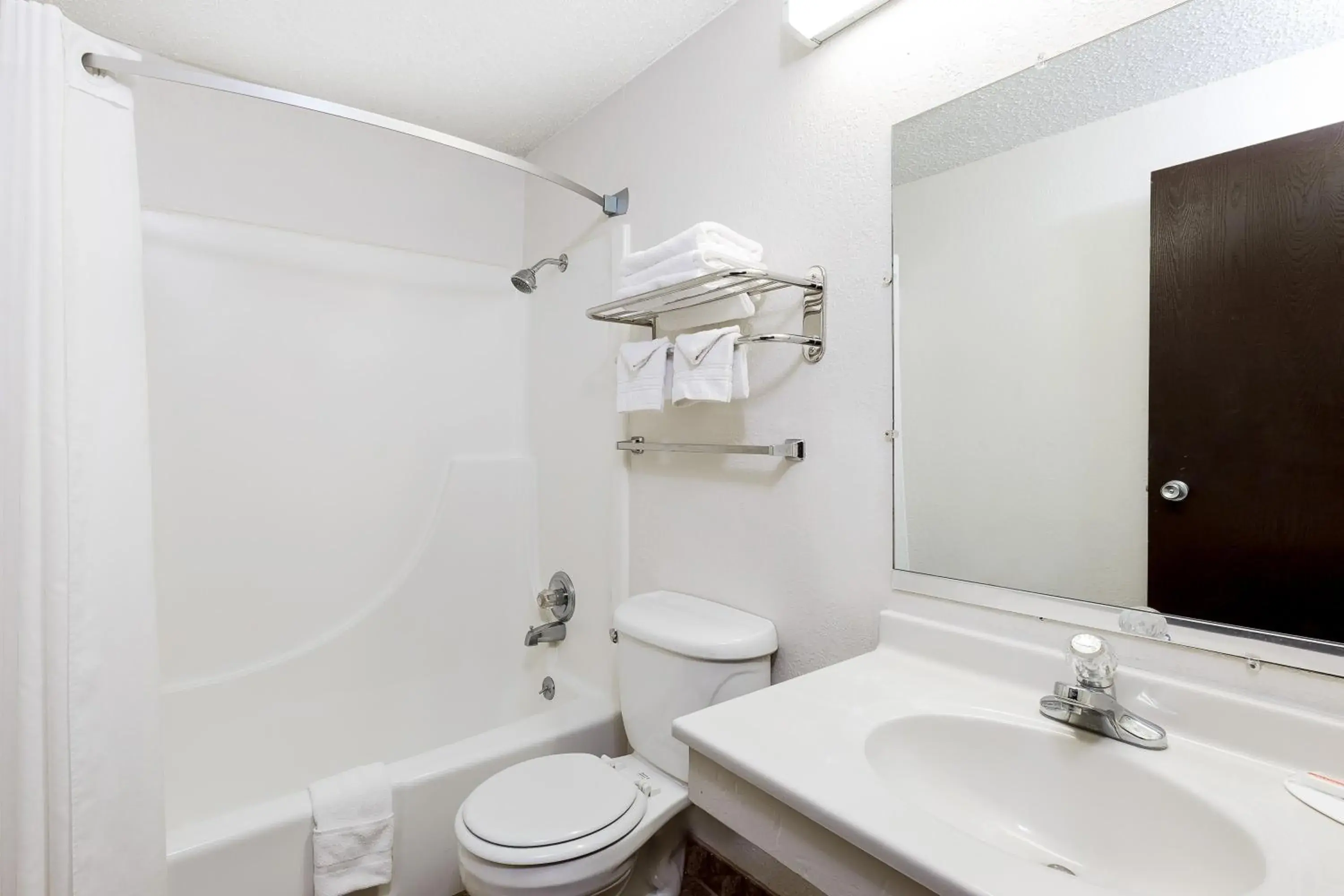 Queen Room - Disability Access/Non-Smoking in Super 8 by Wyndham Norfolk Queen Room - Disability Access/Non-Smoking in Super 8 by Wyndham Norfolk