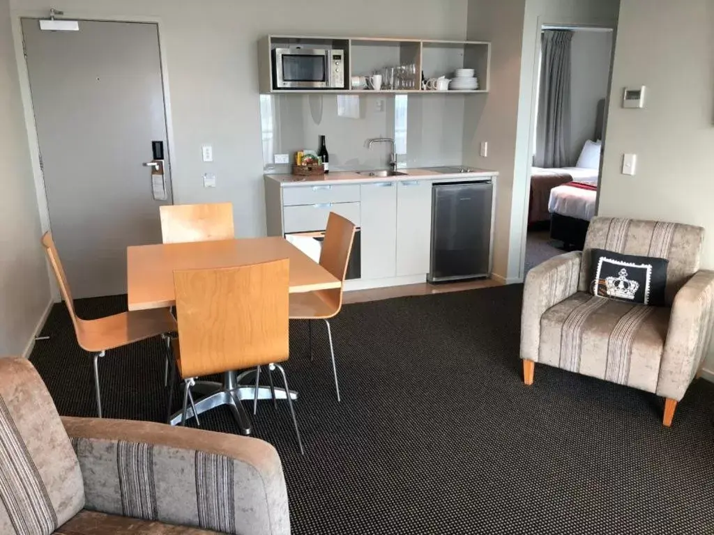 Two-Bedroom Suite in The Crown Hotel Two-Bedroom Suite in The Crown Hotel