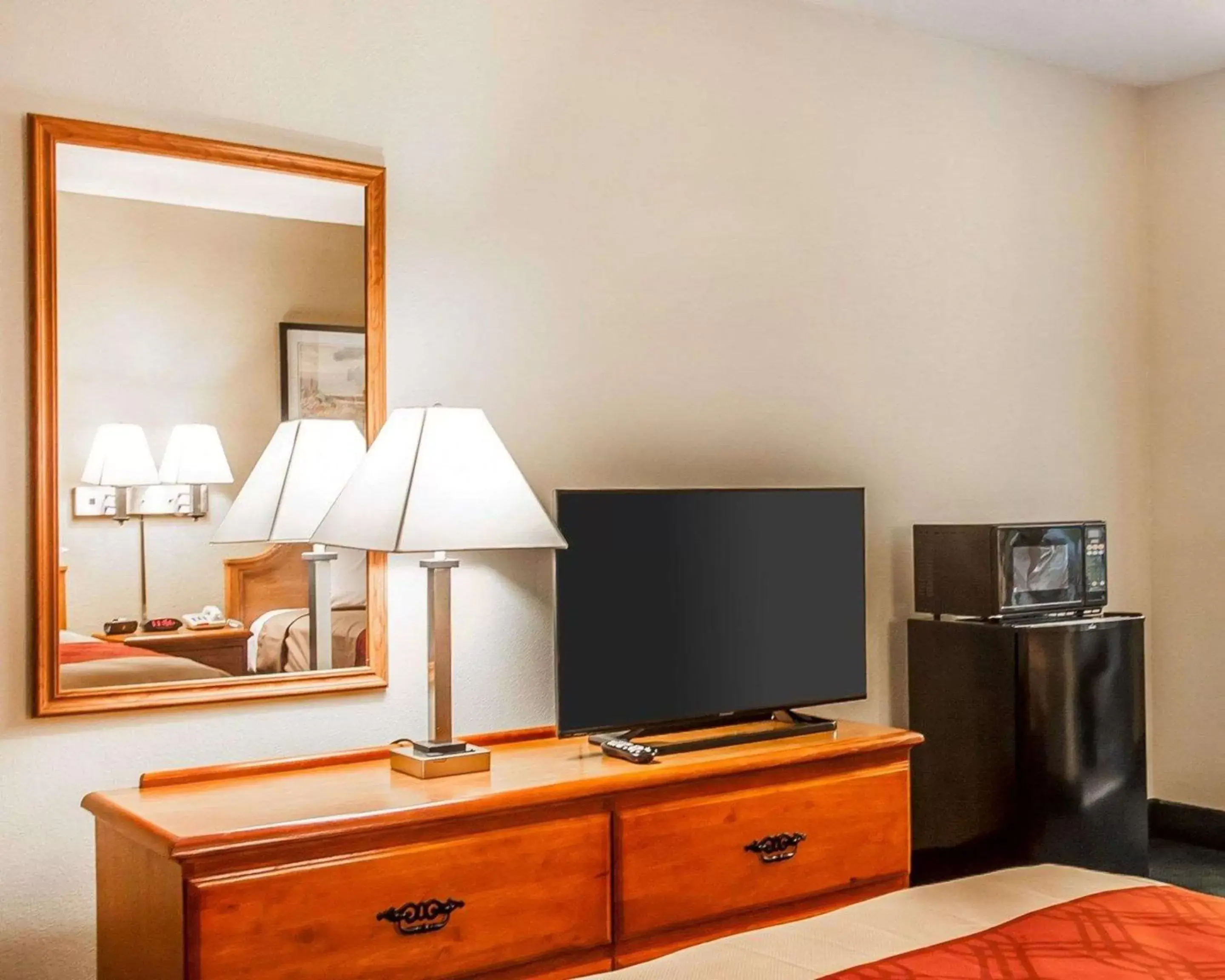 Double Room with Two Double Beds - Non-Smoking in Econo Lodge Cullman South Double Room with Two Double Beds - Non-Smoking in Econo Lodge Cullman South