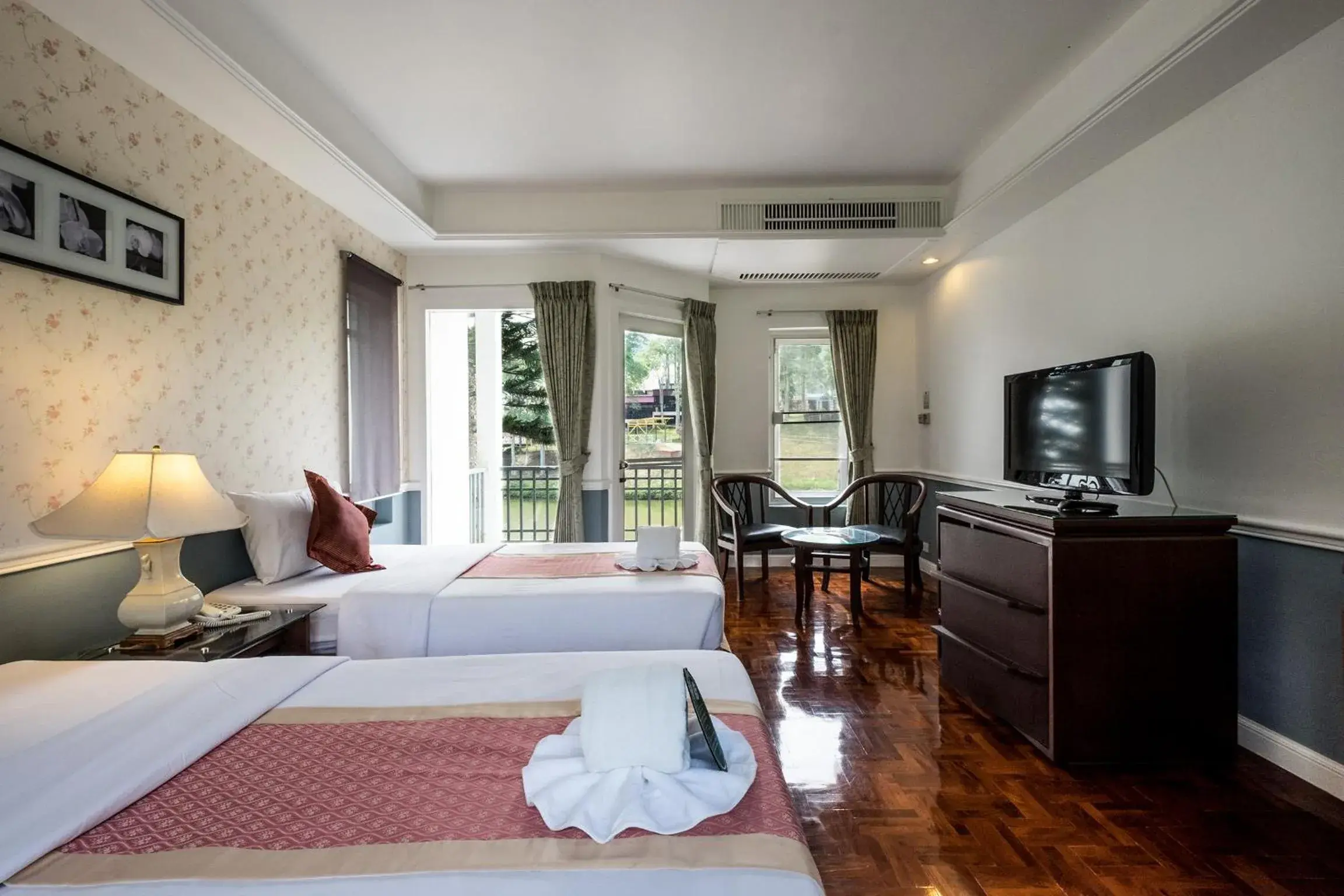 Deluxe Room Lake View A in Brookside Valley Resort Deluxe Room Lake View A in Brookside Valley Resort