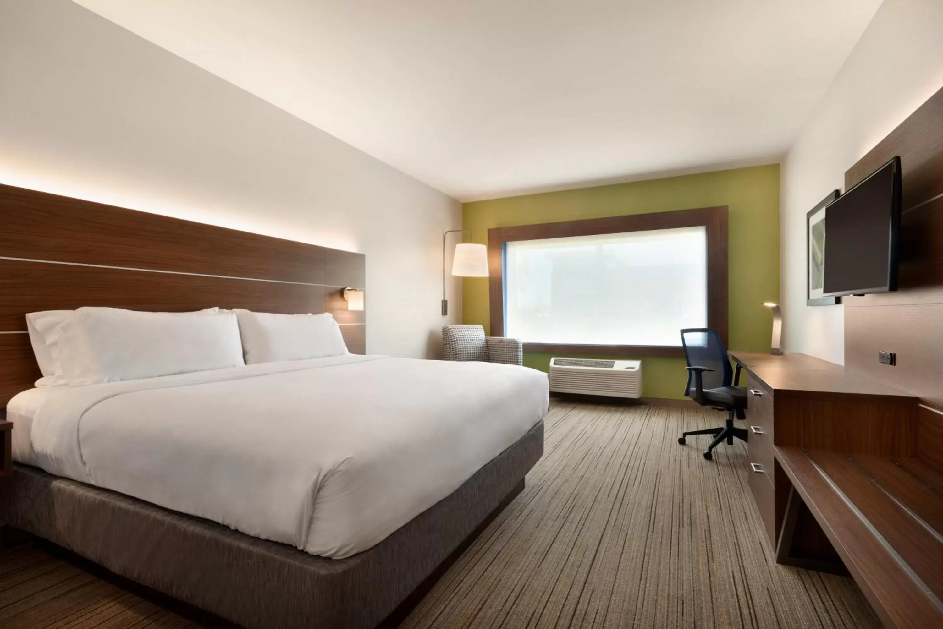 Standard Room in Holiday Inn Express & Suites - West Des Moines - Jordan Creek by IHG Standard Room in Holiday Inn Express & Suites - West Des Moines - Jordan Creek by IHG