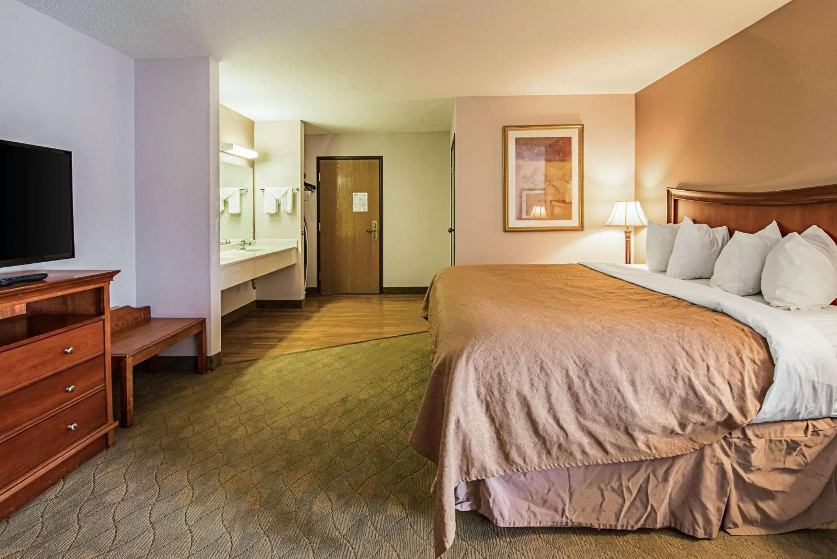 King Suite - Non-Smoking in Rodeway Inn Huntington King Suite - Non-Smoking in Rodeway Inn Huntington